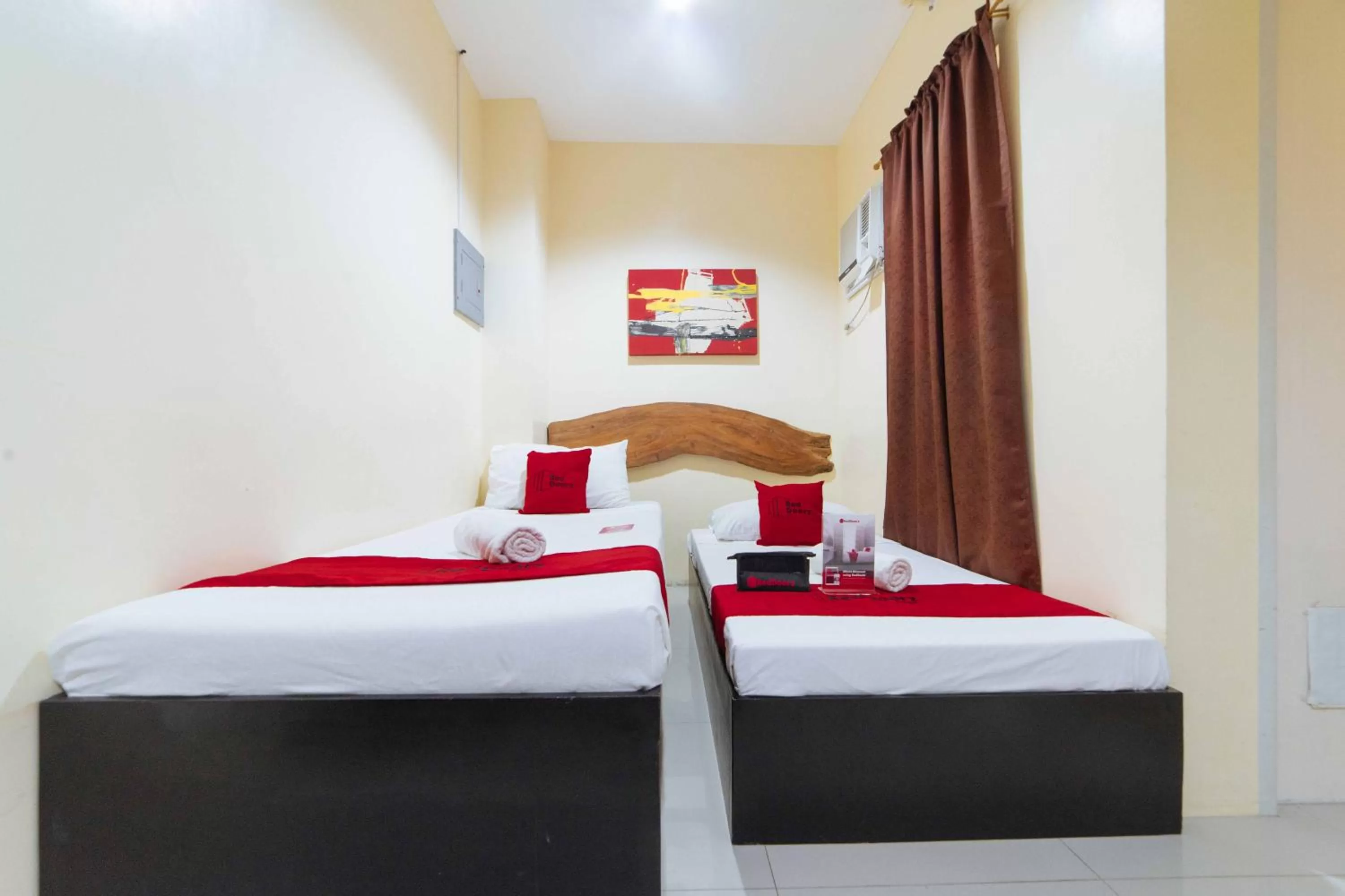 Twin Room in RedDoorz near New Government Center