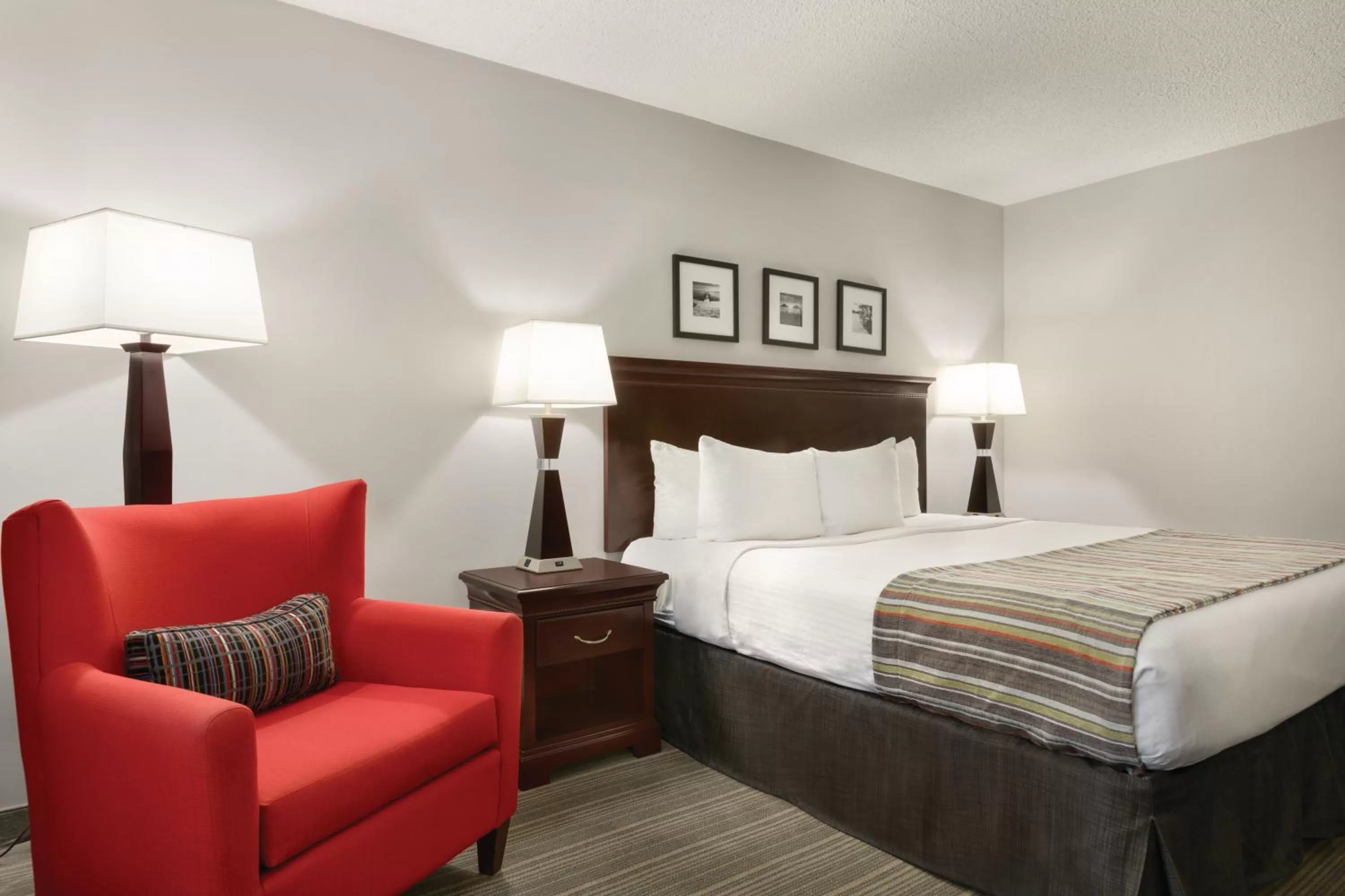 King Room - Non-Smoking in Country Inn & Suites by Radisson, Traverse City, MI