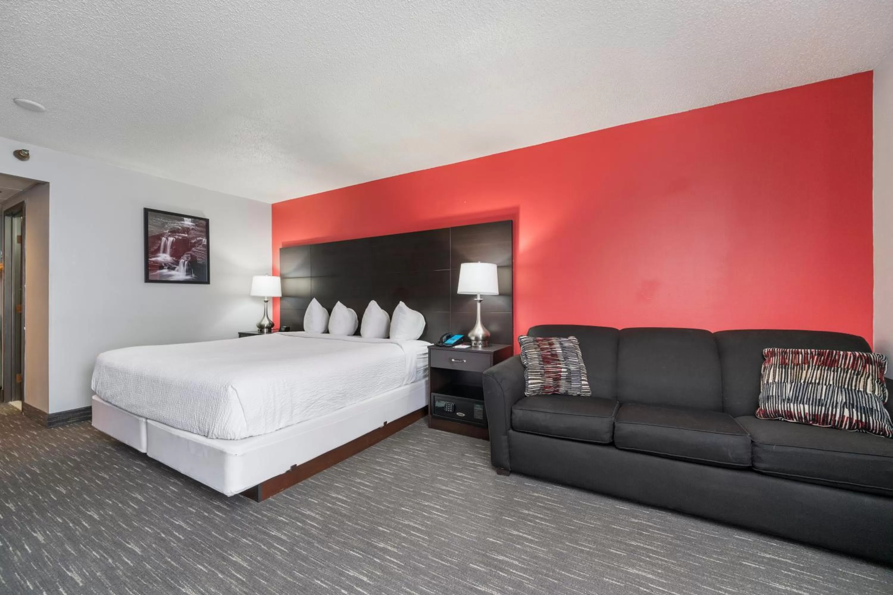 King Room - Non-Smoking in Ramada by Wyndham Sioux Falls Airport - Waterpark Resort & Event Center