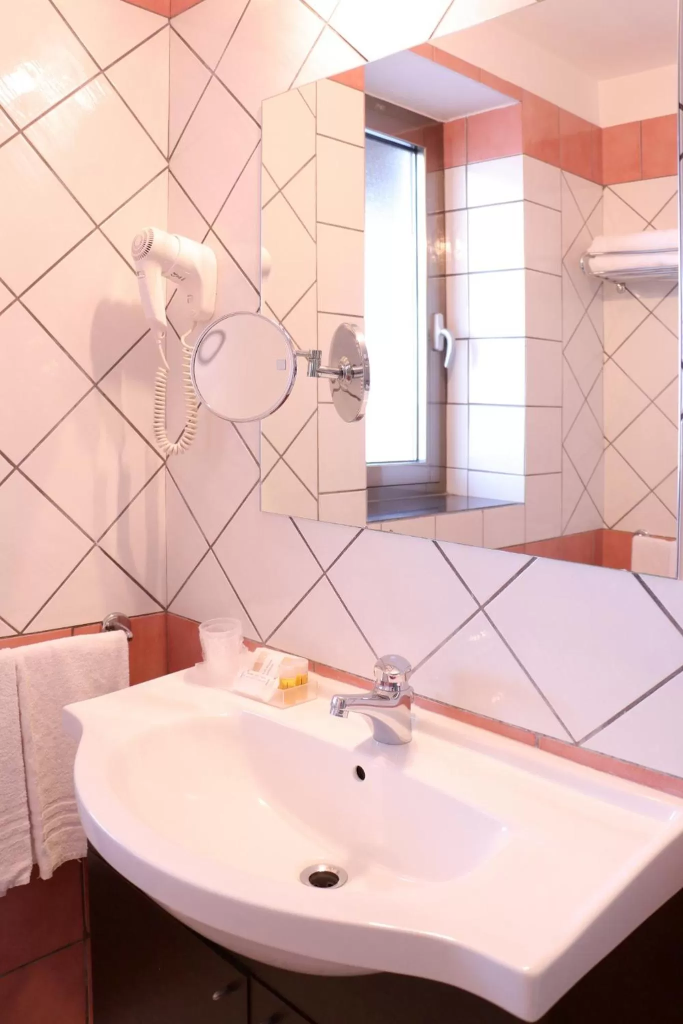 Family Room with Sea View in Hotel Ancora