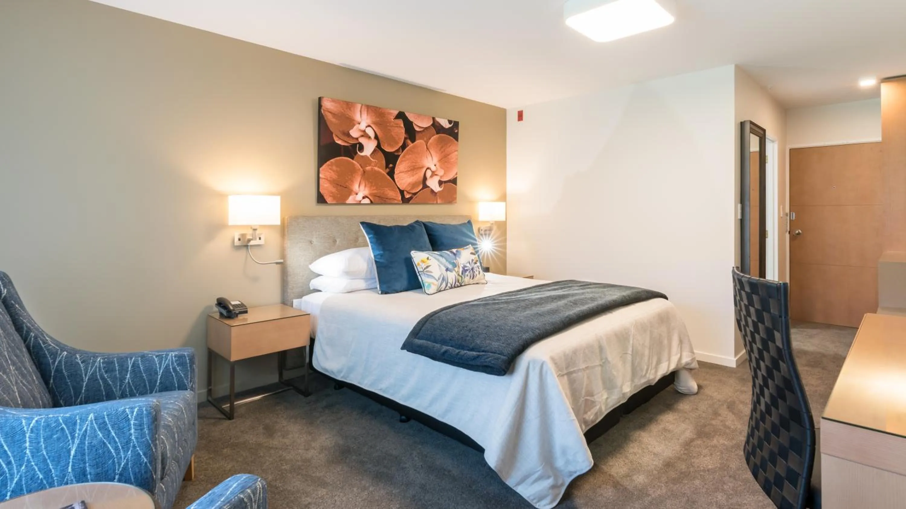 Superior King Room in Distinction Hamilton Hotel & Conference Centre