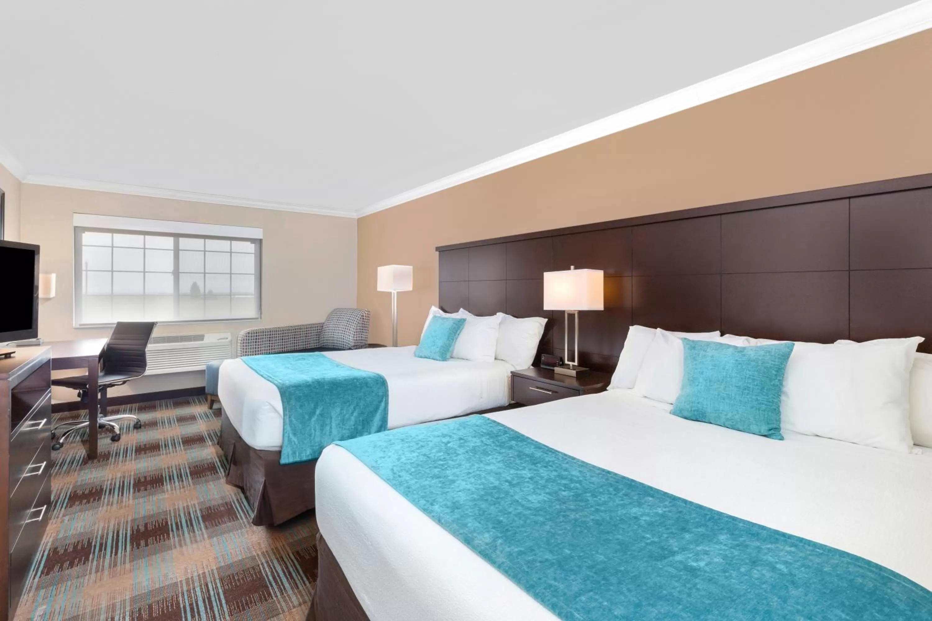 Queen Room with Two Queen Beds in Inn at Moses Lake