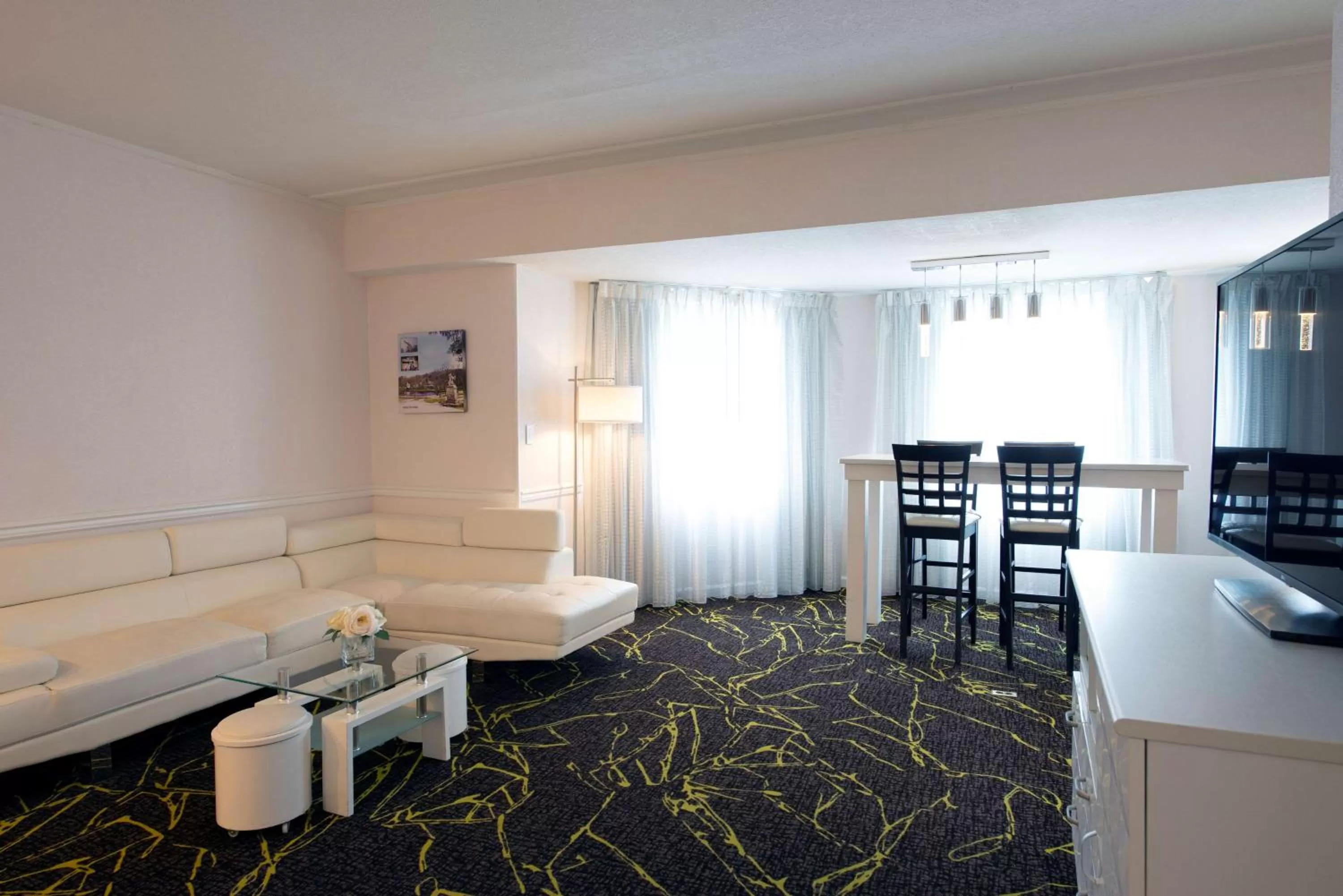 King Suite Harbor in The Roslyn, Tapestry Collection by Hilton