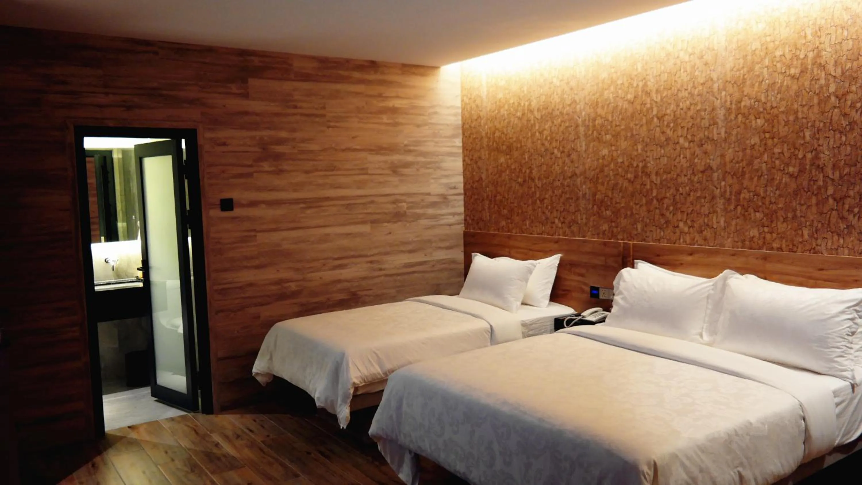 Deluxe Family Room in Hotel Legend Boutique