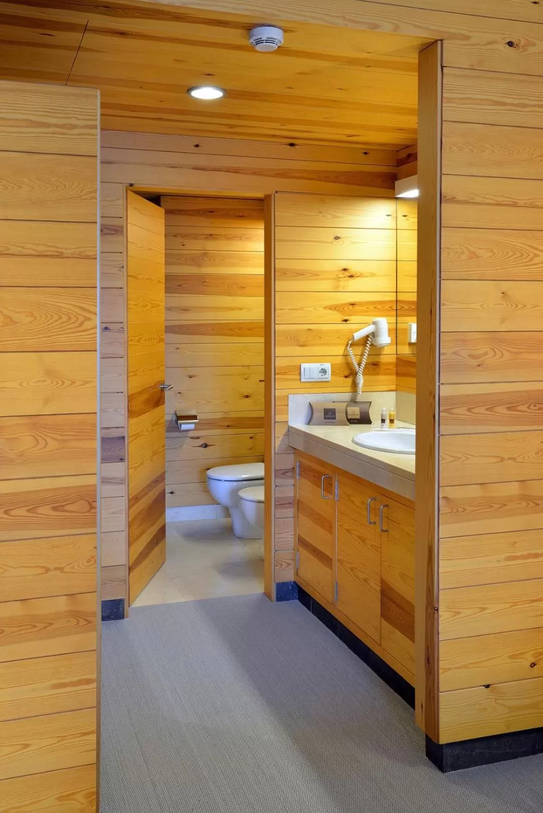 Double or Twin Room in Montanyà Hotel & Lodge