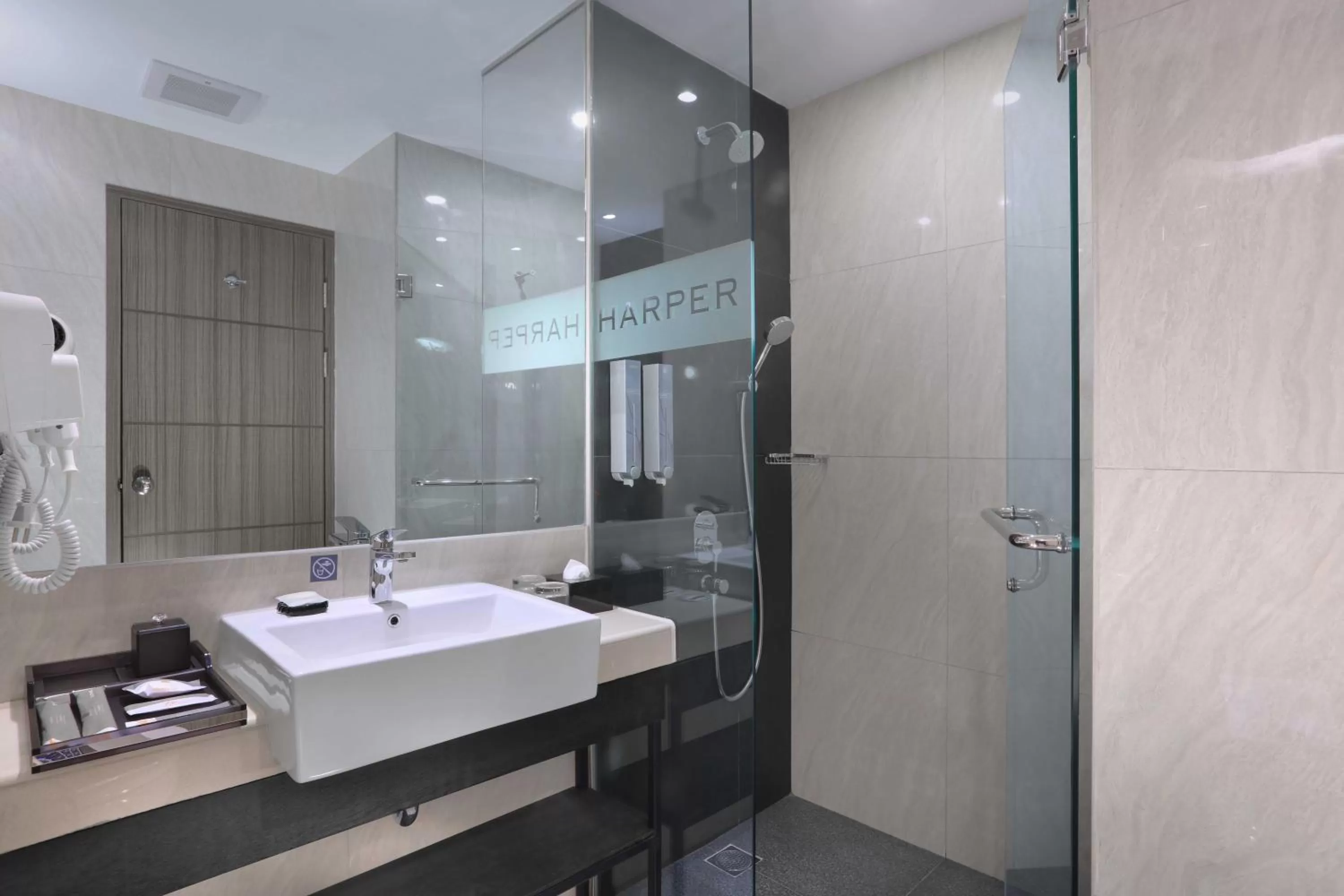 Deluxe Double Room in Harper Wahid Hasyim Medan by ASTON