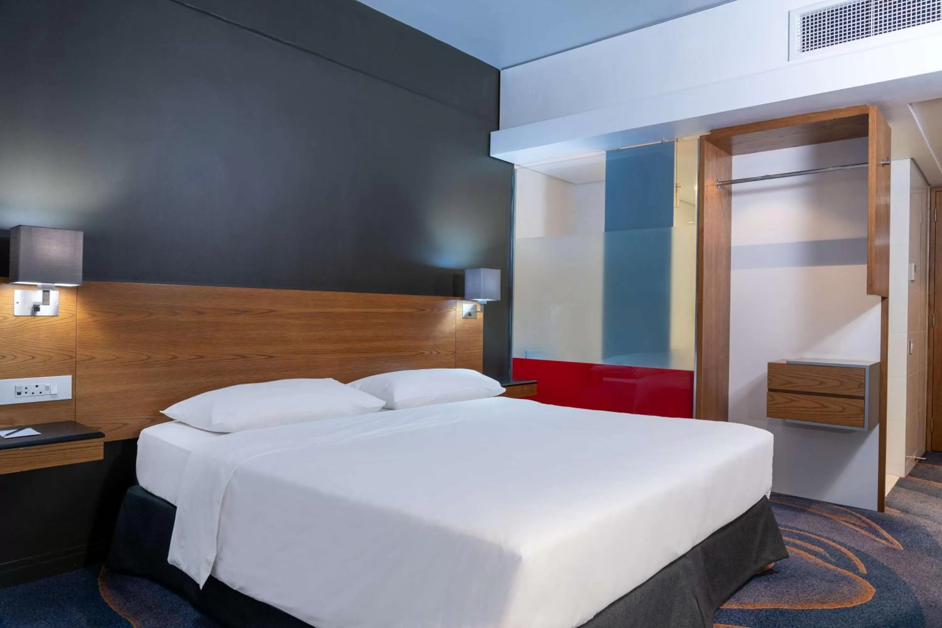 Superior Room with Mountain View in Radisson Hotel Cape Town Foreshore