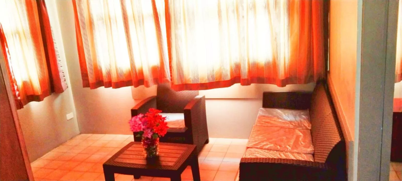 Living room, Bed in Sunseekers Outrigger Hotel