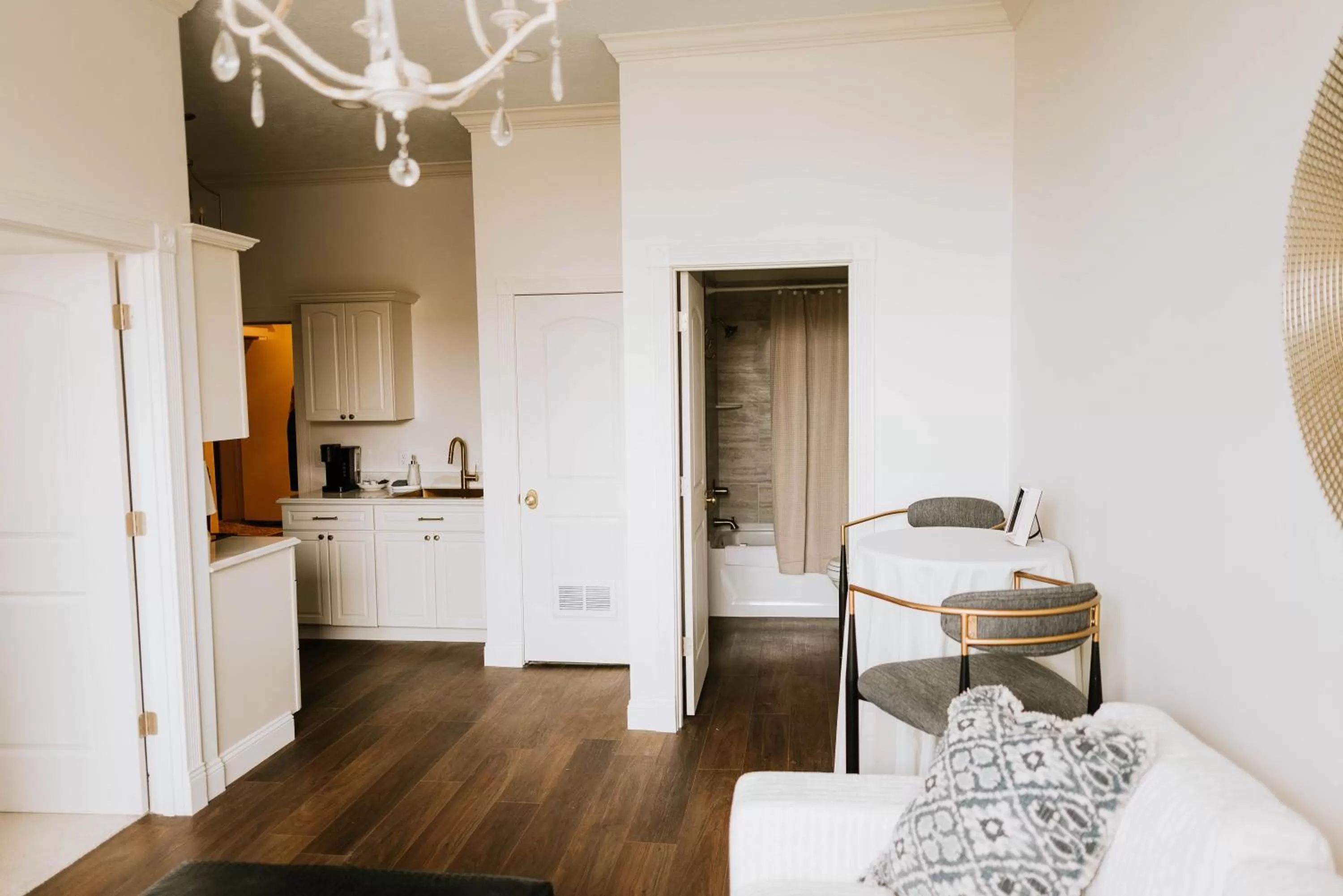 Deluxe King Suite in Inn On Central