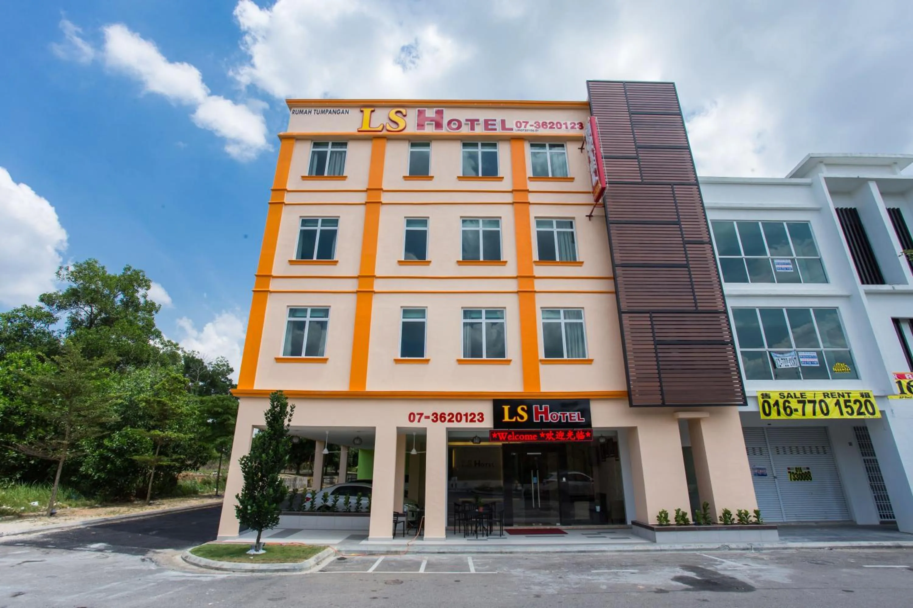 Facade/entrance in LS Hotel
