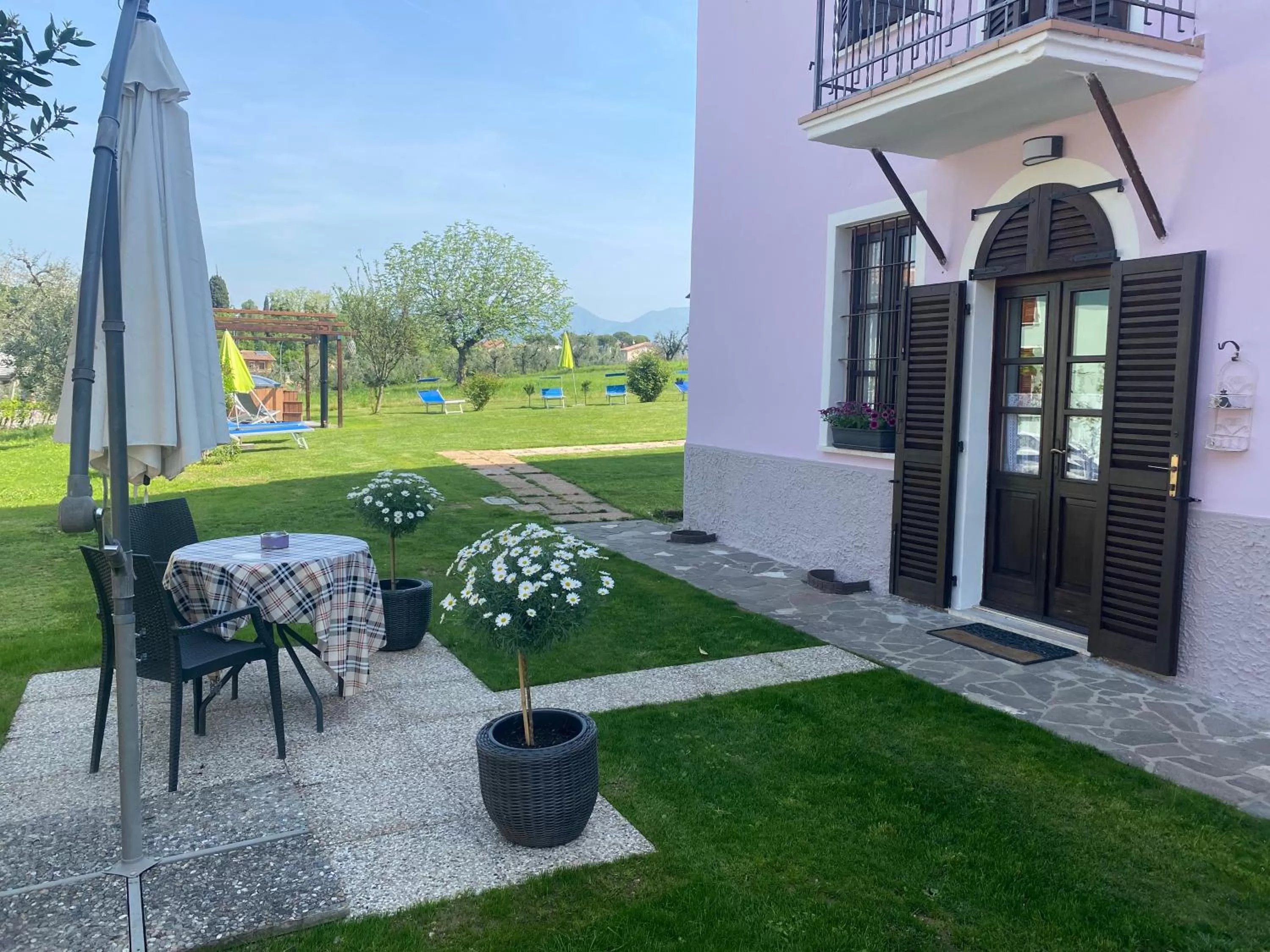 Triple Room with Garden View in La Casa Di Campagna Sul Garda
