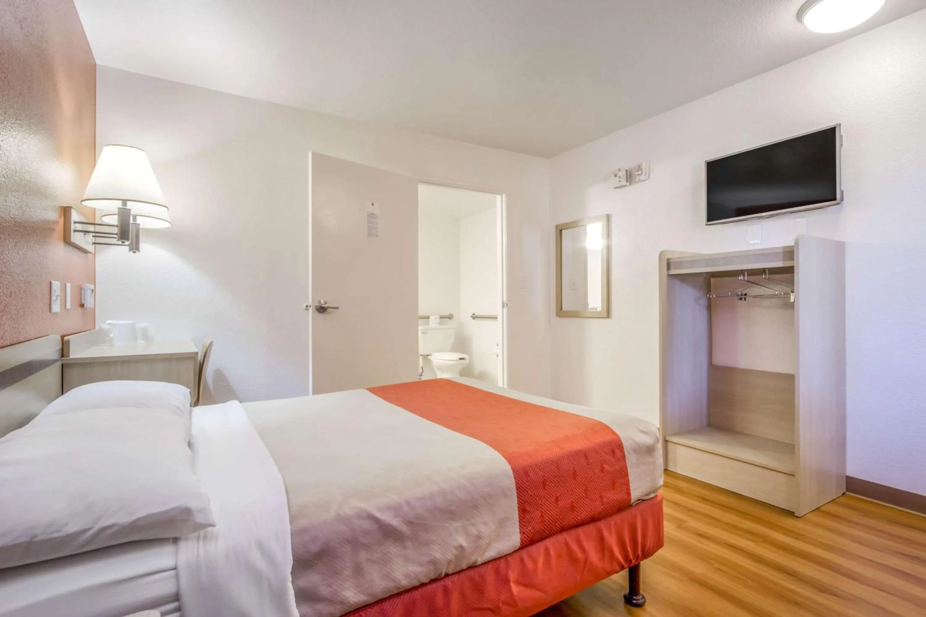 Double Room - Disability Access - Roll In Shower in Motel 6-Phoenix, AZ - West