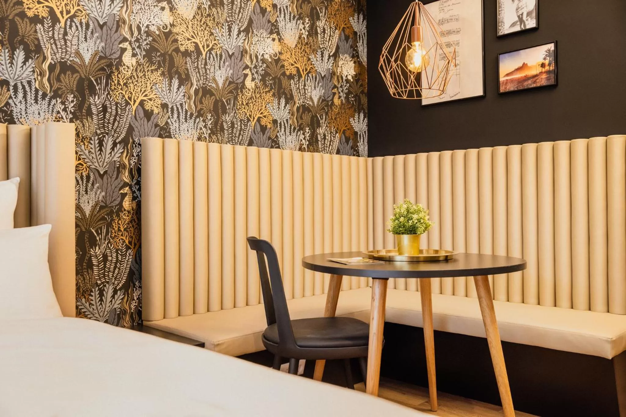 Dining area, Bed in Rioca Stuttgart Posto 4