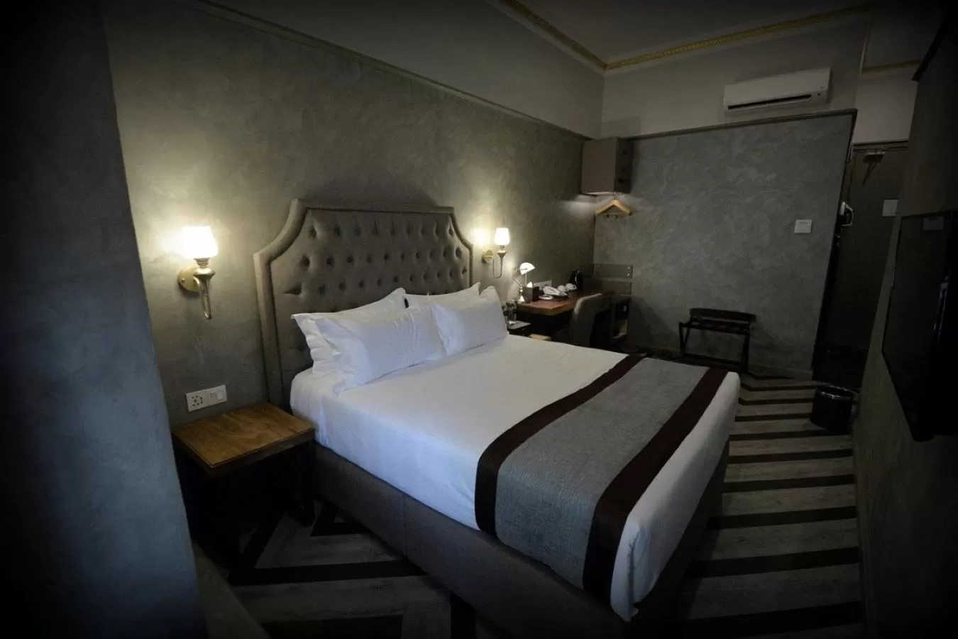 Premier Queen with Balcony in 1969 Business Suites @ Ipoh Garden