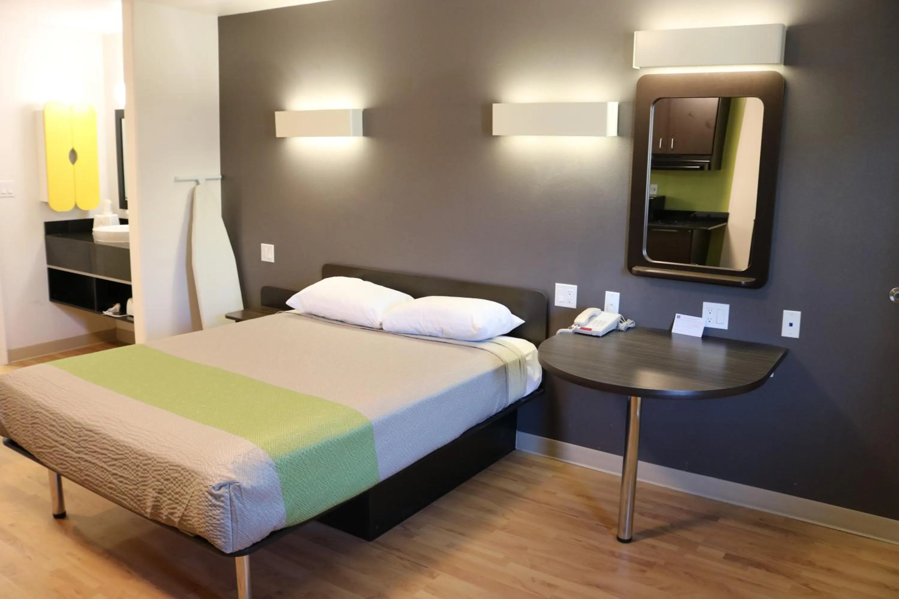 Studio with Spa Bath in Studio 6 Victorville - Apple Valley