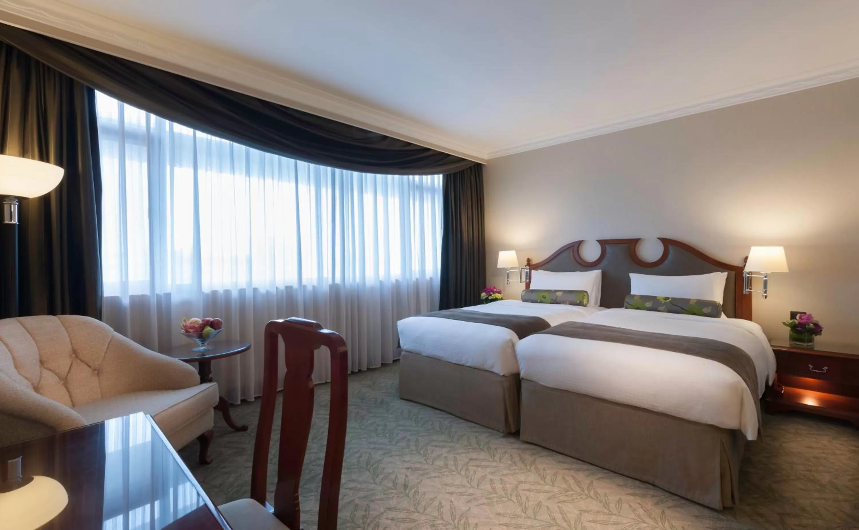 Continental Club - Deluxe King or Twin Room in Marco Polo Hongkong Hotel