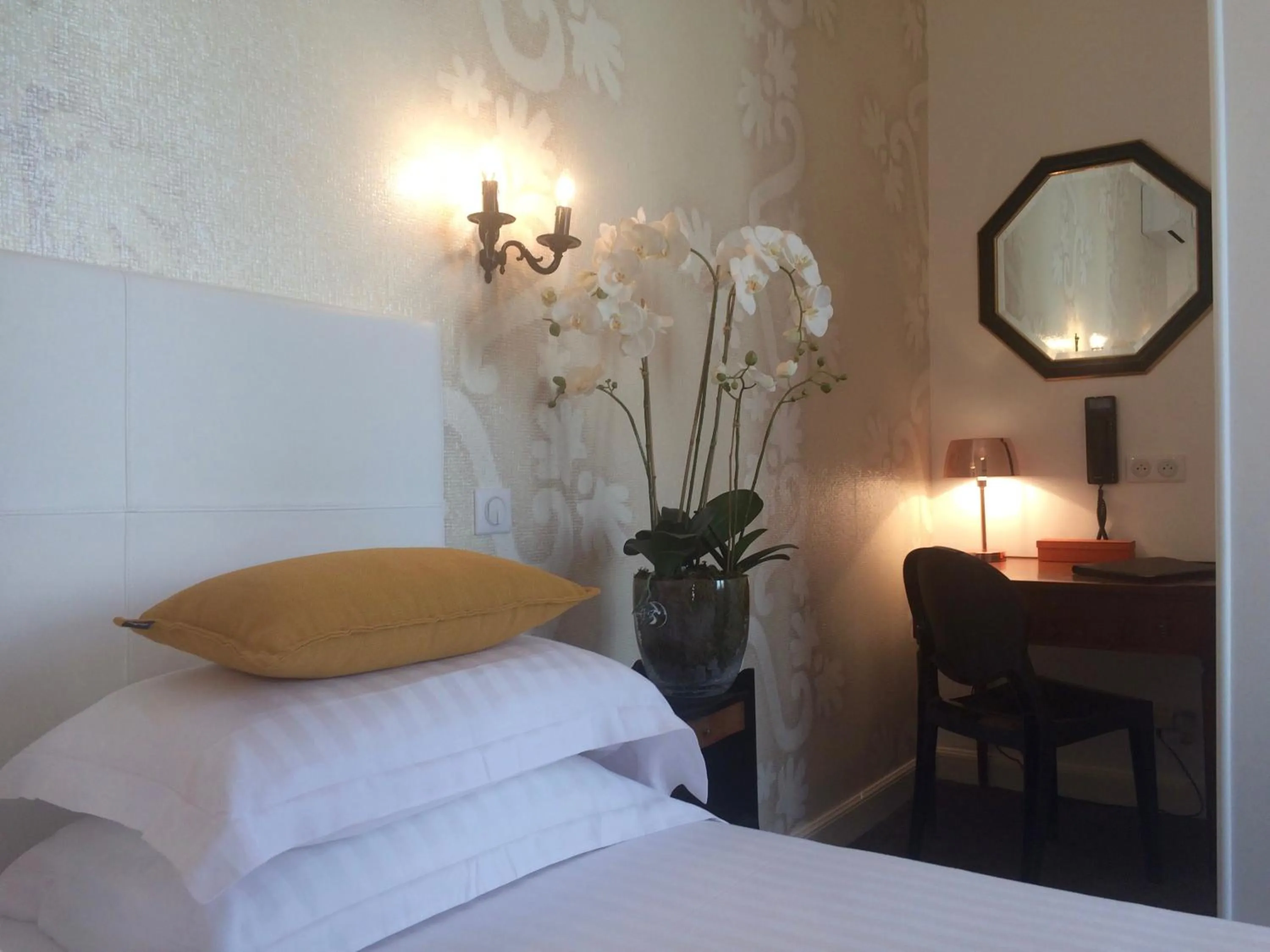 Other, Bed in Hotel Villa Rose
