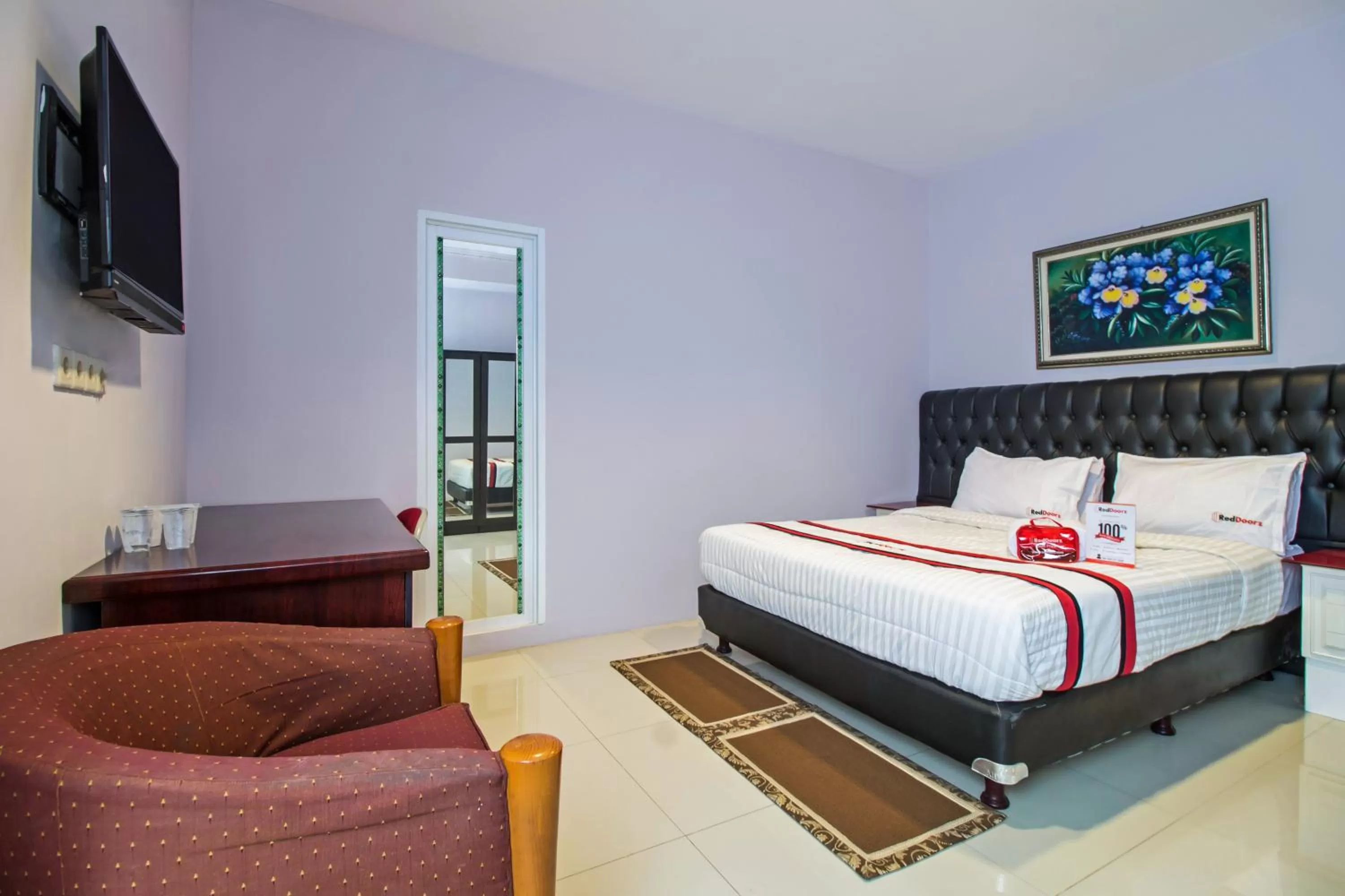 RedDoorz Double Room in RedDoorz Plus @ Guntur Raya Setiabudi