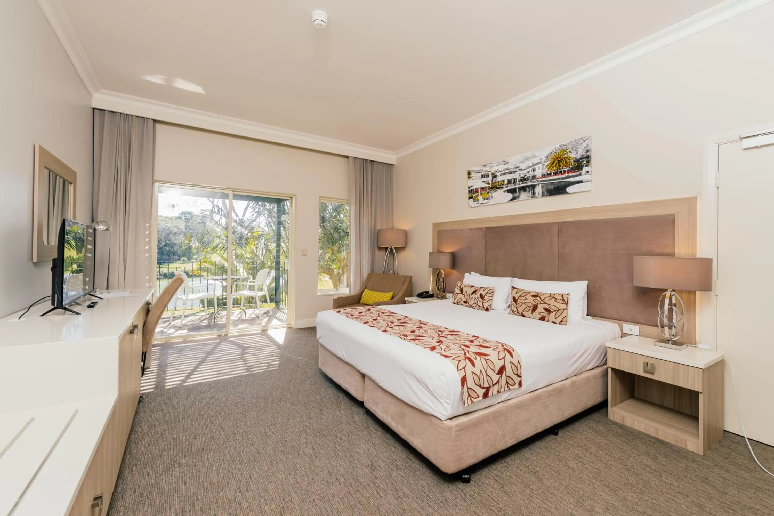 Lake View King Room in Joondalup Resort