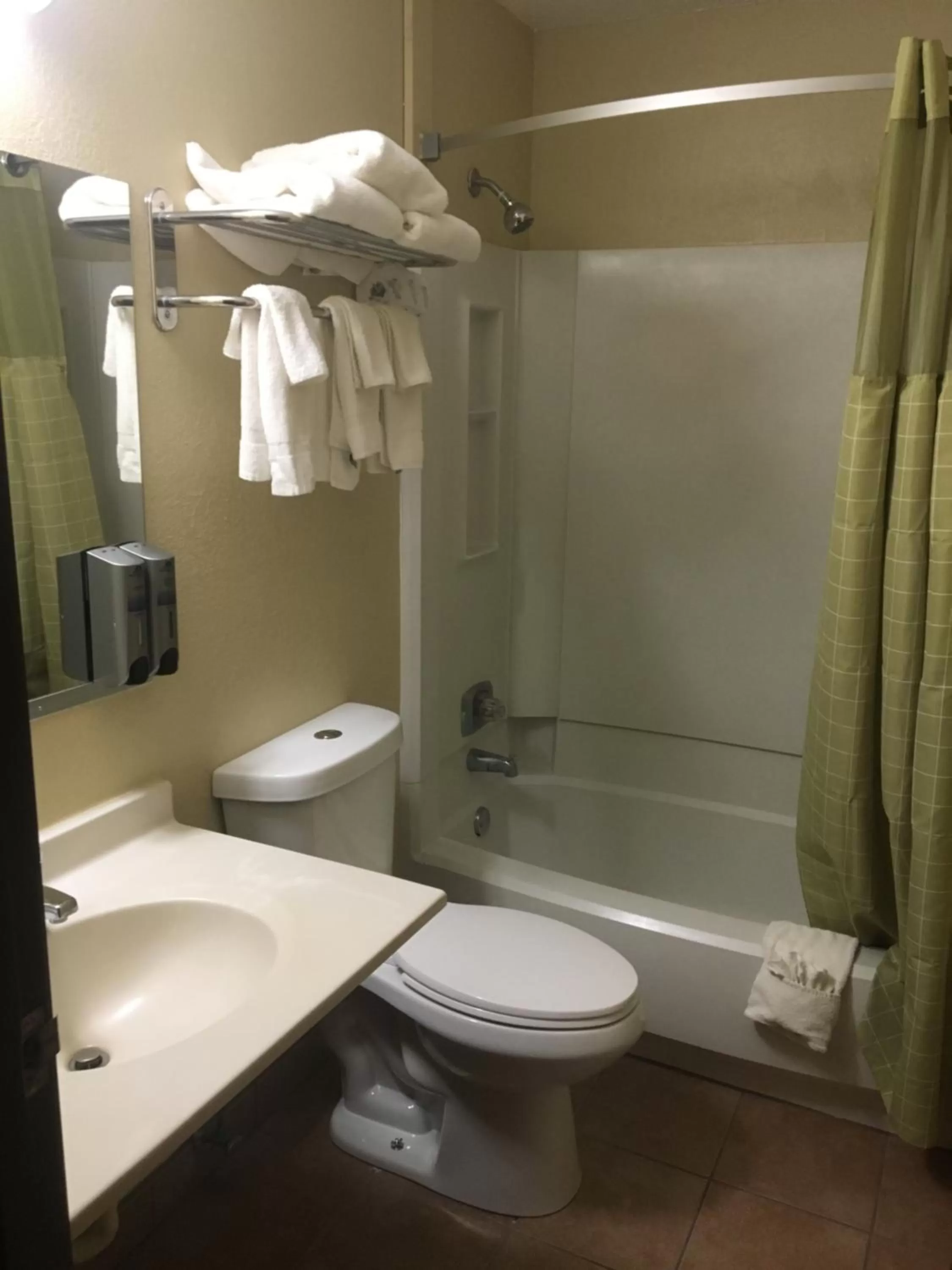 King Suite in Faribault Hometown Inn & Suites
