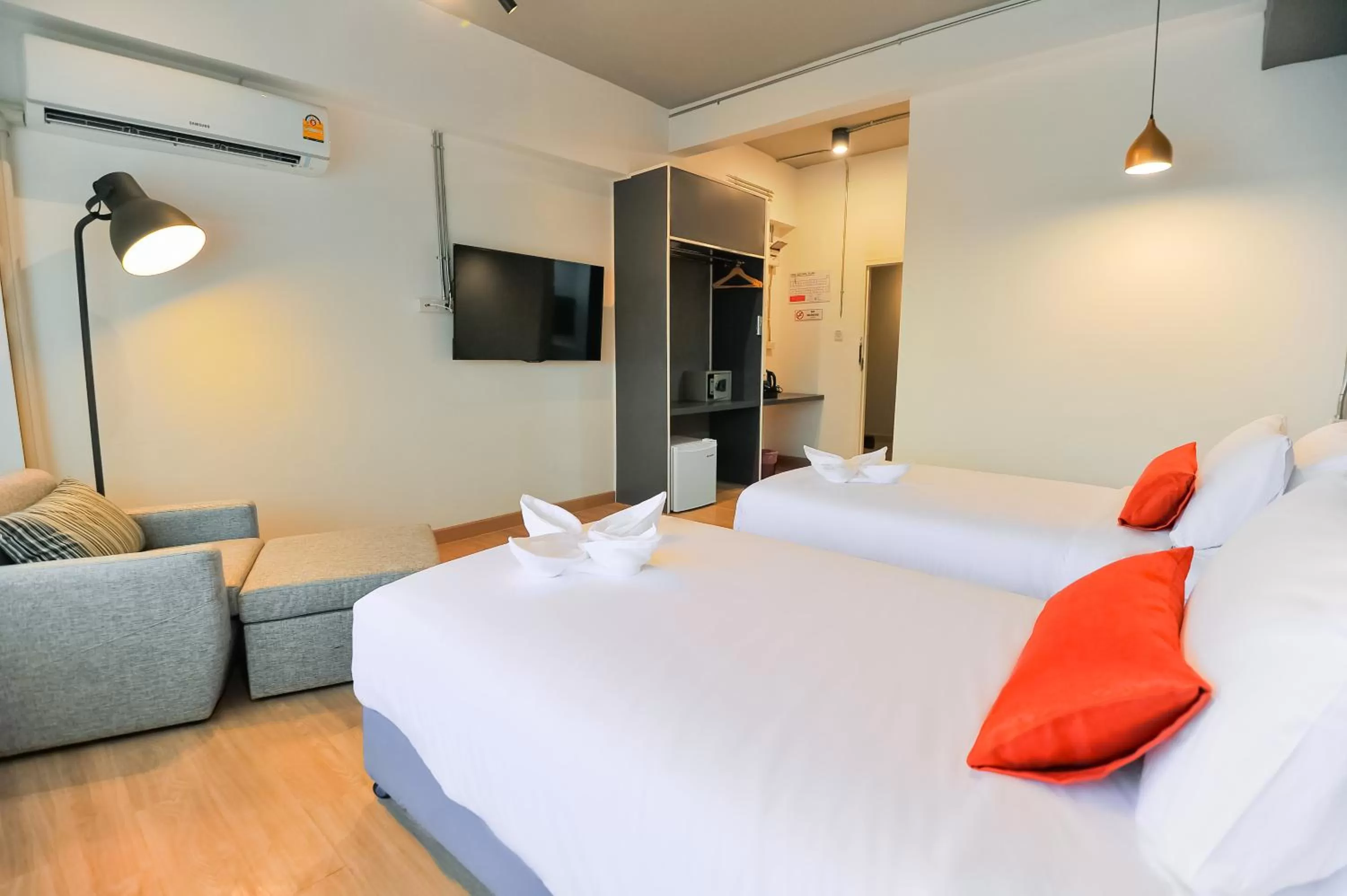 Deluxe Double or Twin Room with City View in 7 Days Premium Hotel Pattaya