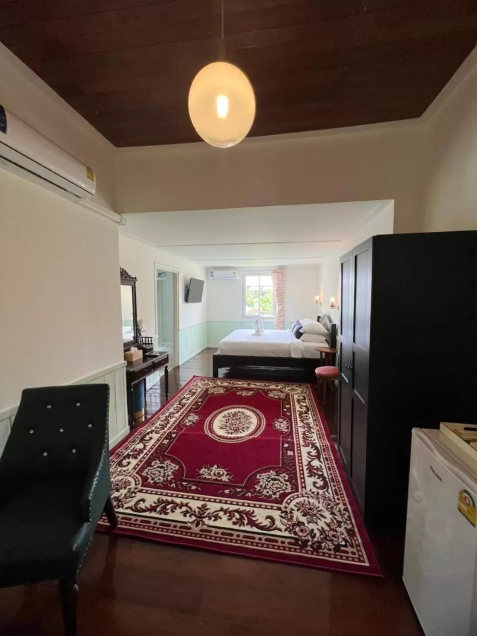 Double Room with Private Bathroom in RoomQuest Rim Praya Dinsor Road