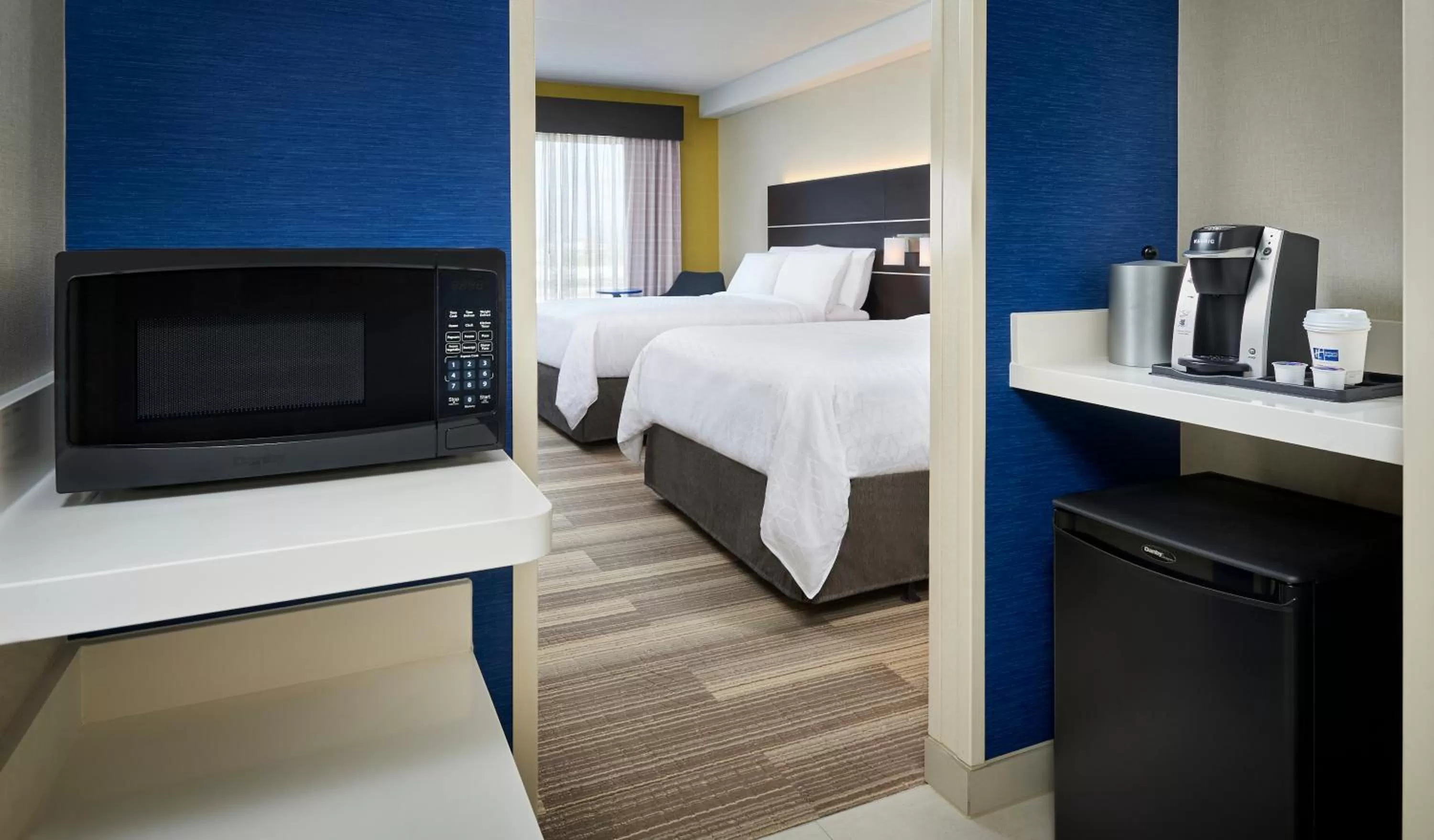 Standard Queen Room with Two Queen Beds and Mobility Accessible Tub in Holiday Inn Express & Suites Windsor East - Lakeshore by IHG