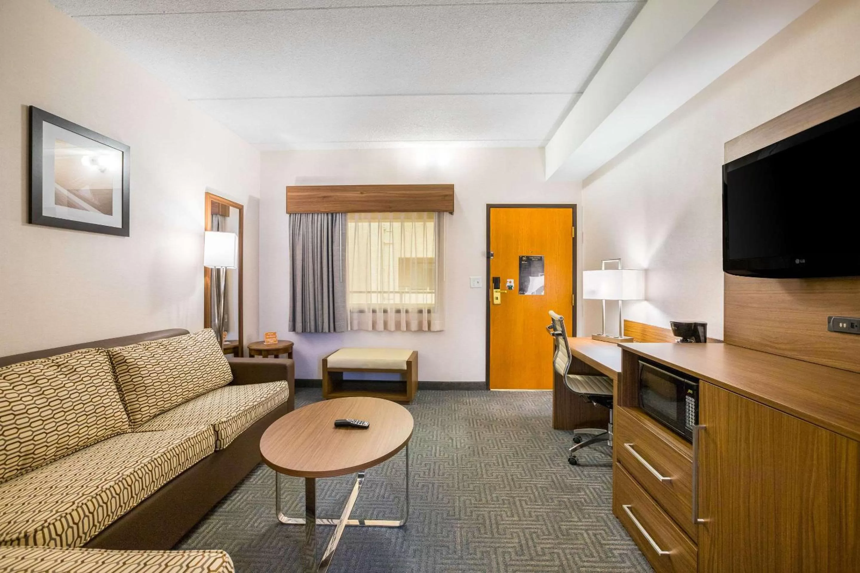 King Suite in Quality Suites Lansing West