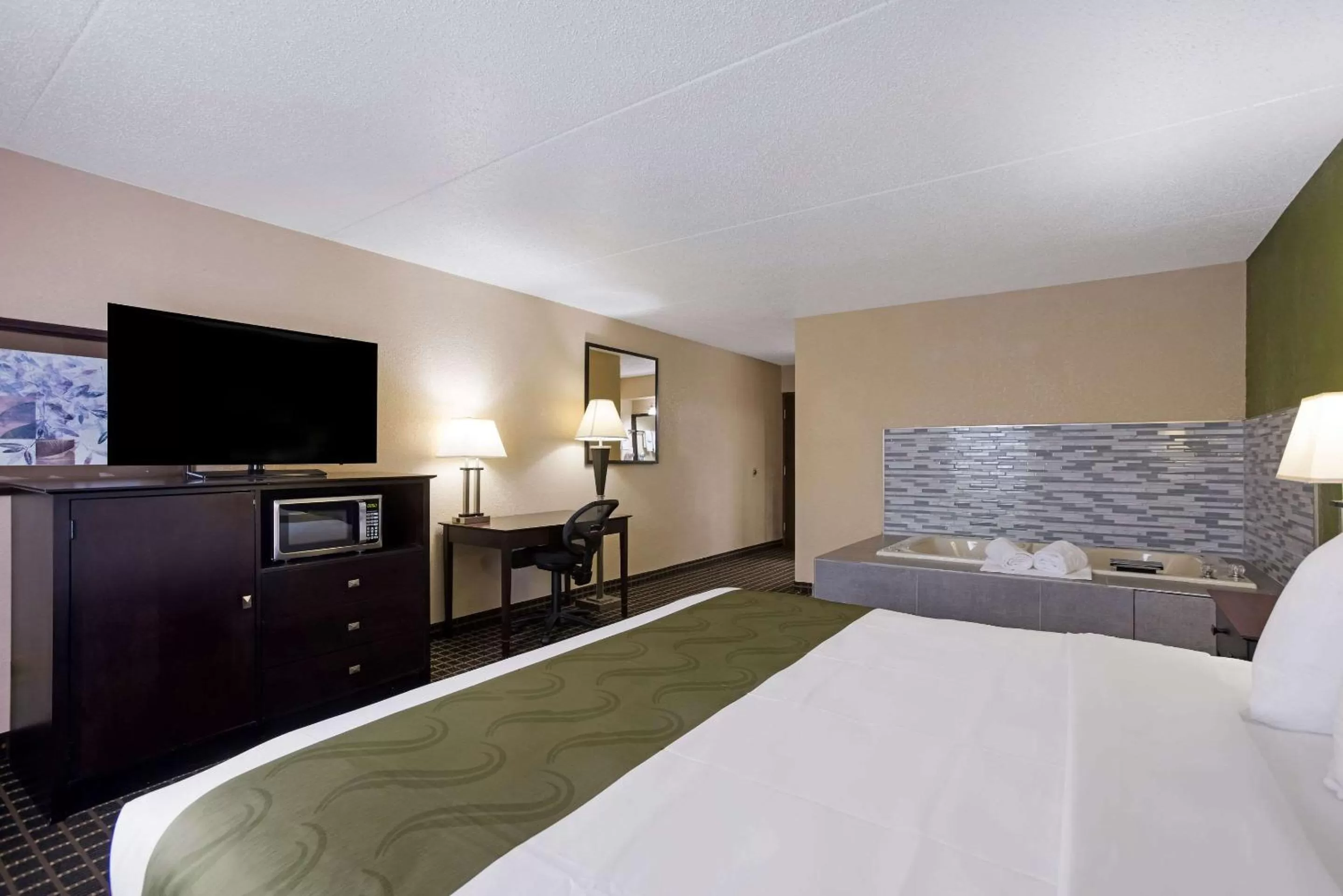 Superior King Room - Non-Smoking /Non-Pet Friendly in Quality Inn & Suites Big Rapids near University