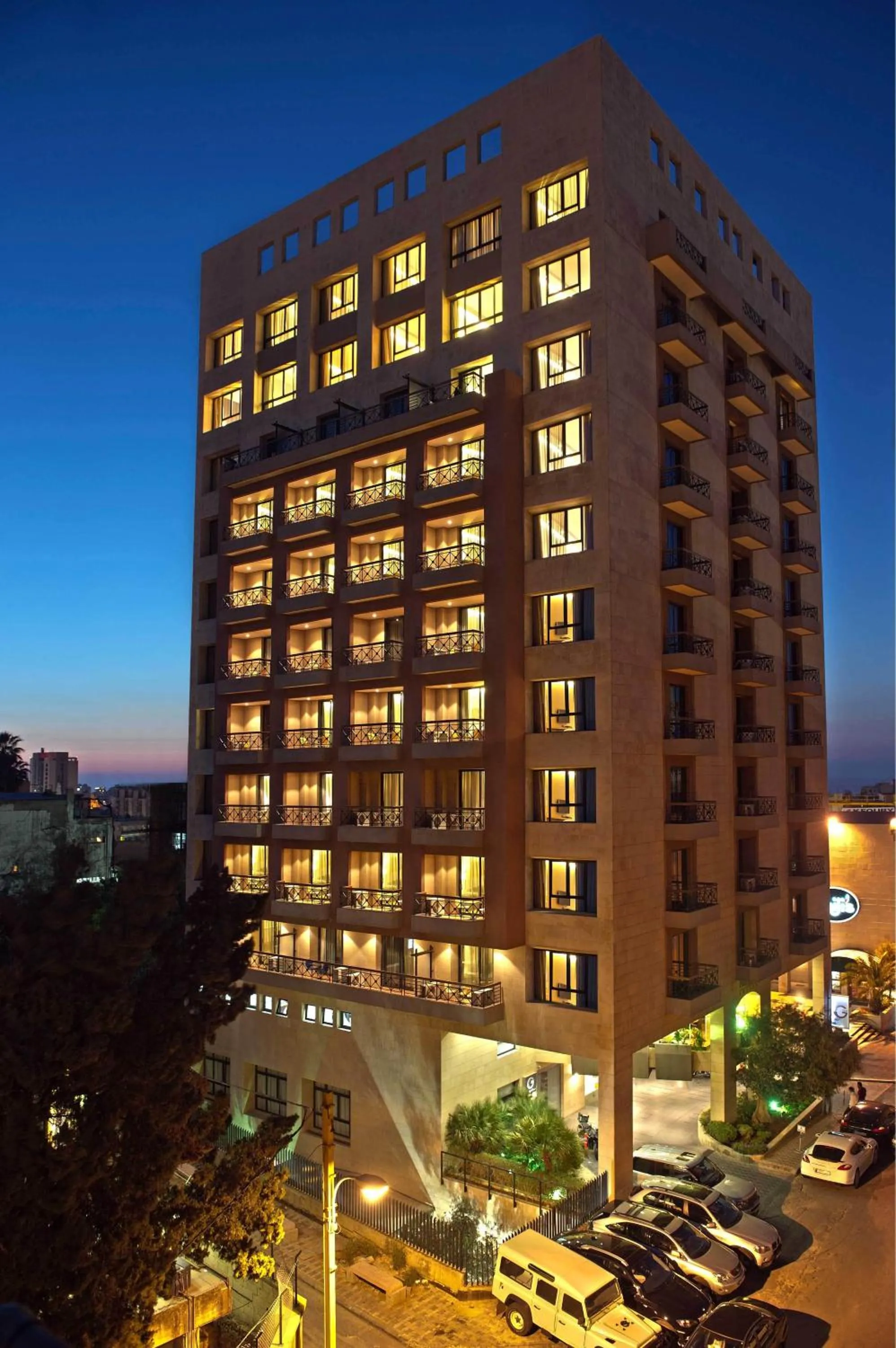 Facade/entrance in ParkTower Suites