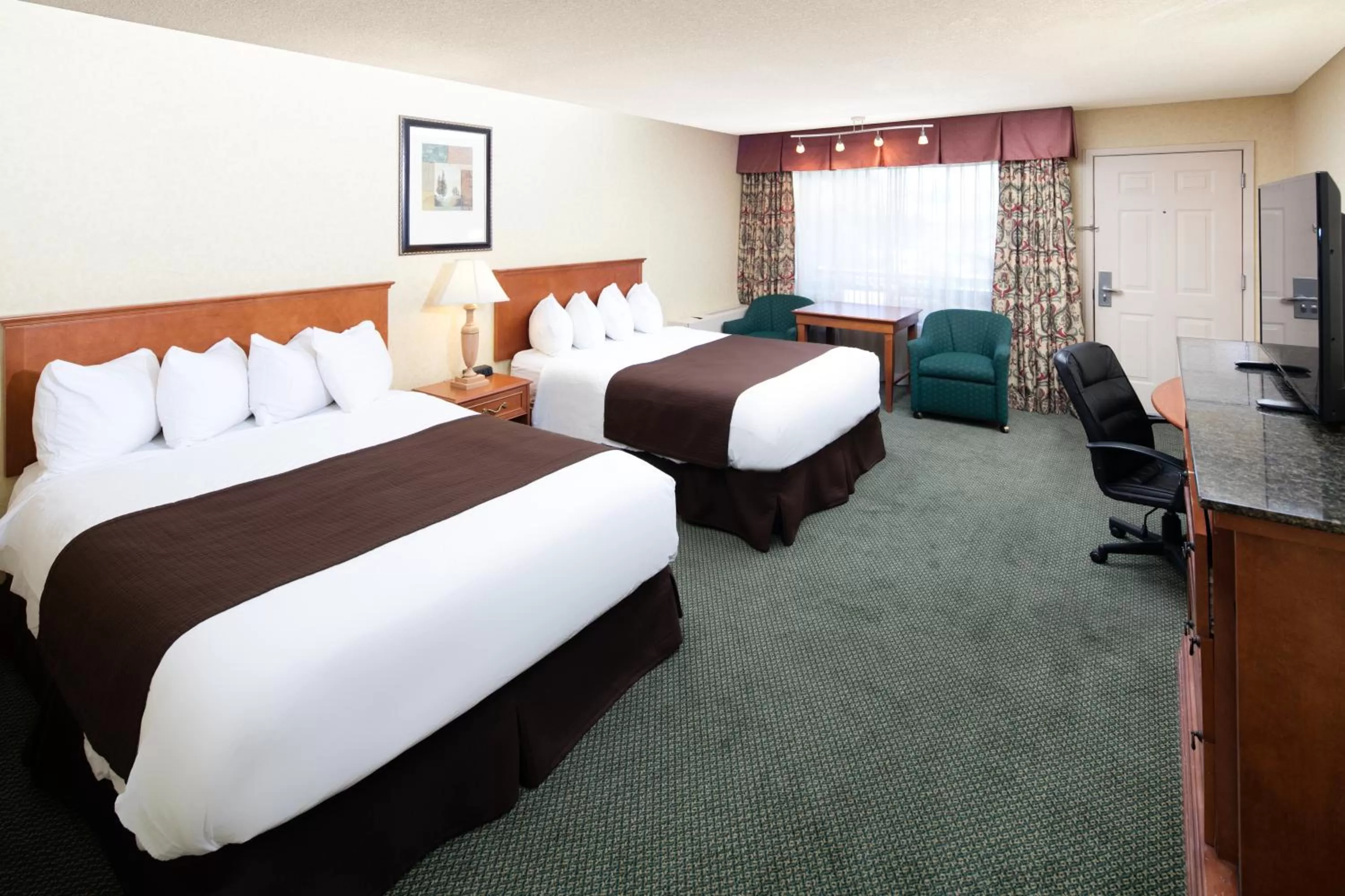 Standard Queen Room with Two Queen Beds in Red Lion Inn & Suites Missoula
