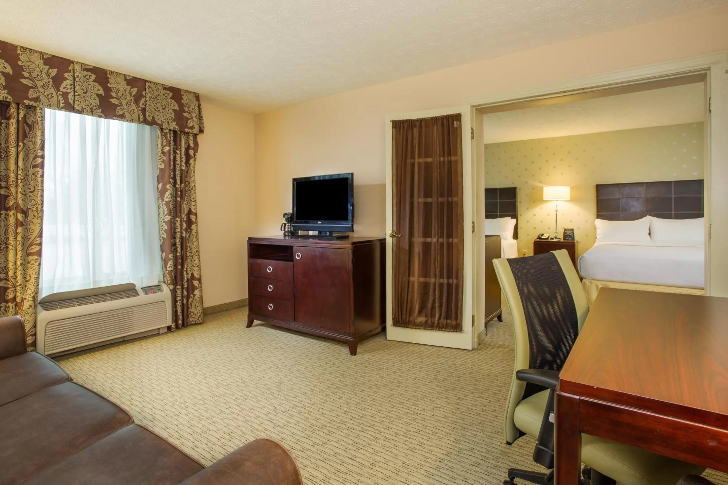 Queen Room with Two Queen Beds - Mobility Access Tub/Non-Smoking in Holiday Inn Bloomington-University Area by IHG