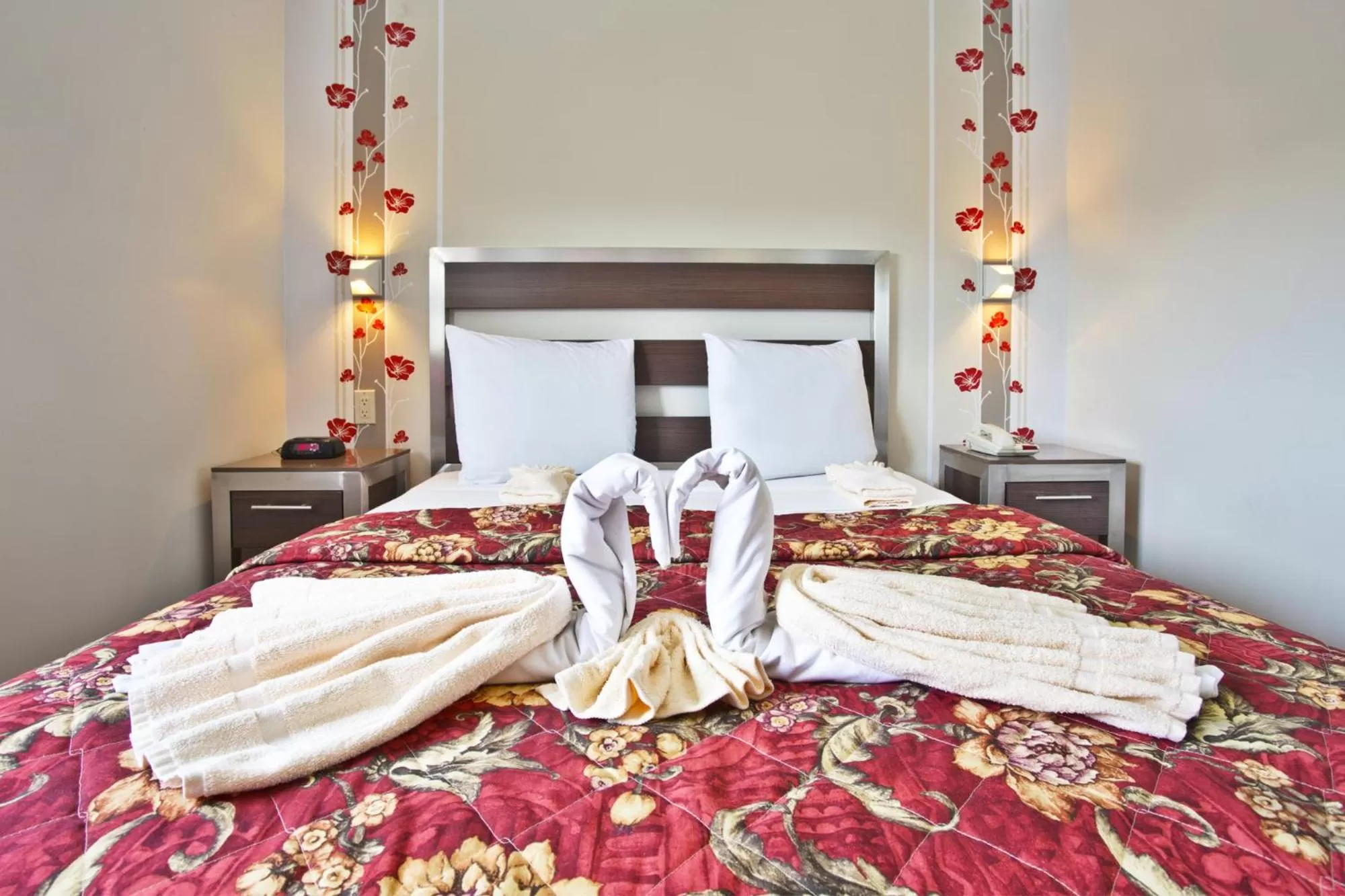 Bed in Commack Inn