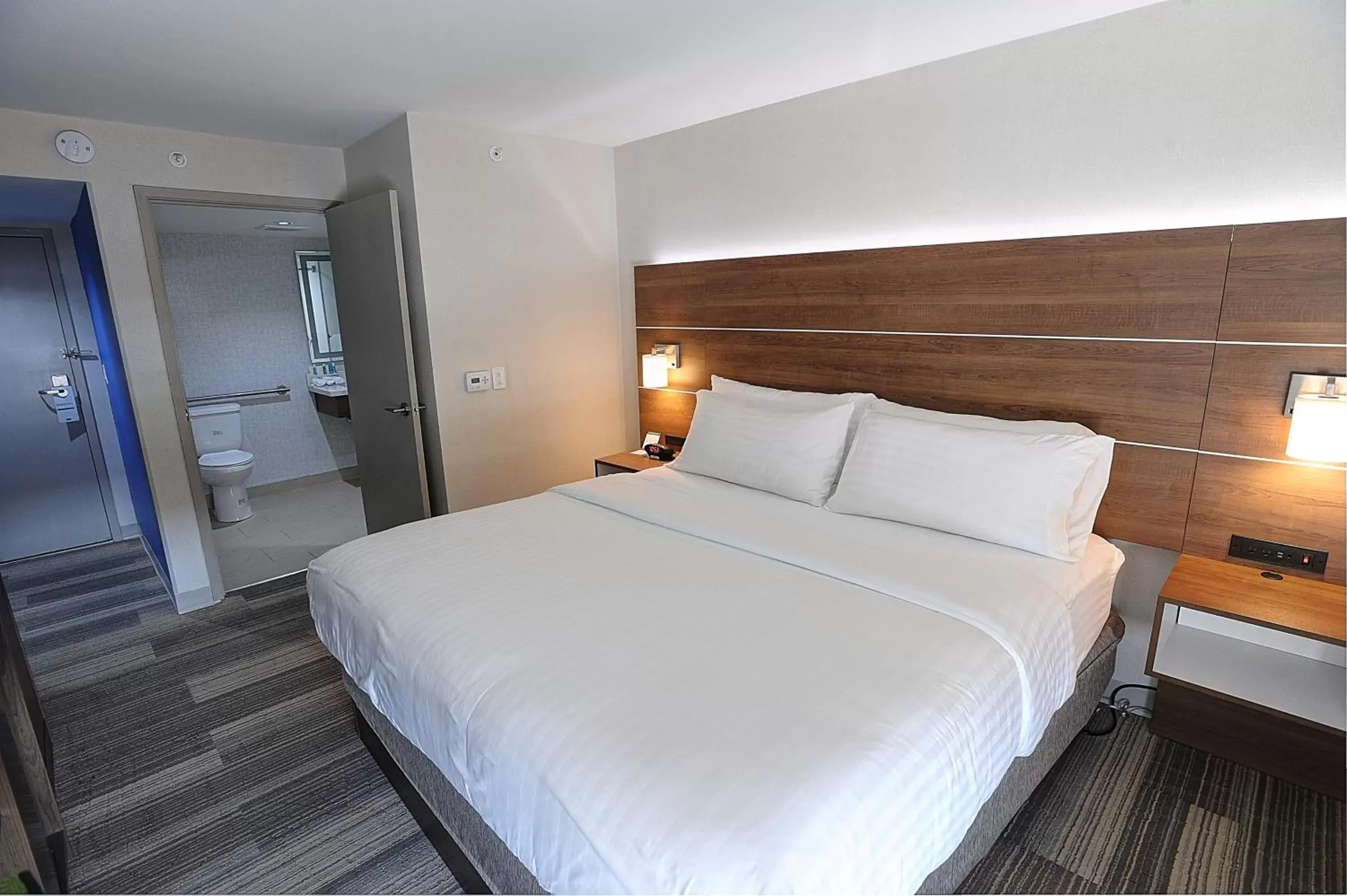 Holiday Inn Express & Suites Toronto Airport West by IHG Holiday Inn Express & Suites Toronto Airport West by IHG