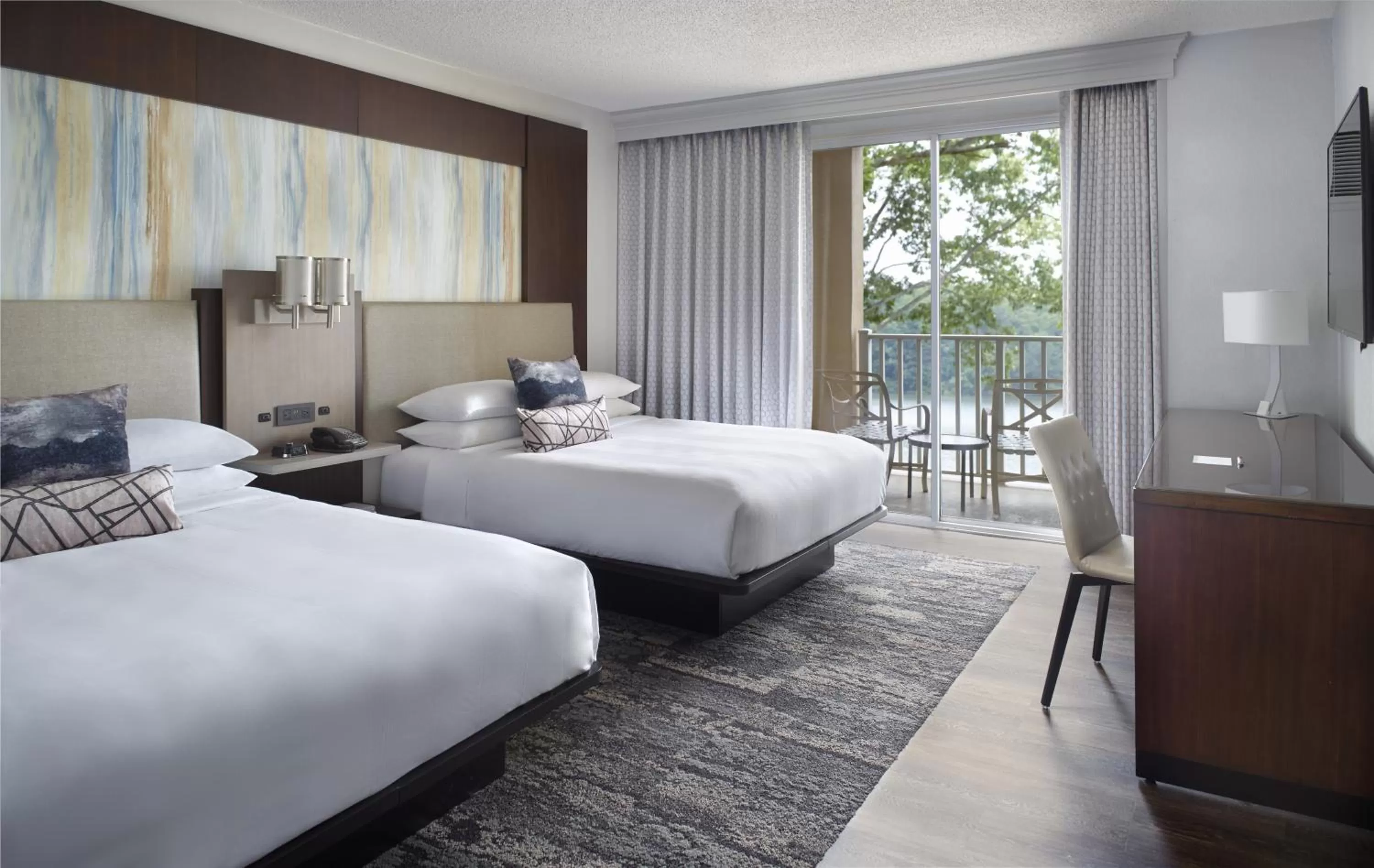 Family Suite with Balcony in Atlanta Evergreen Lakeside Resort