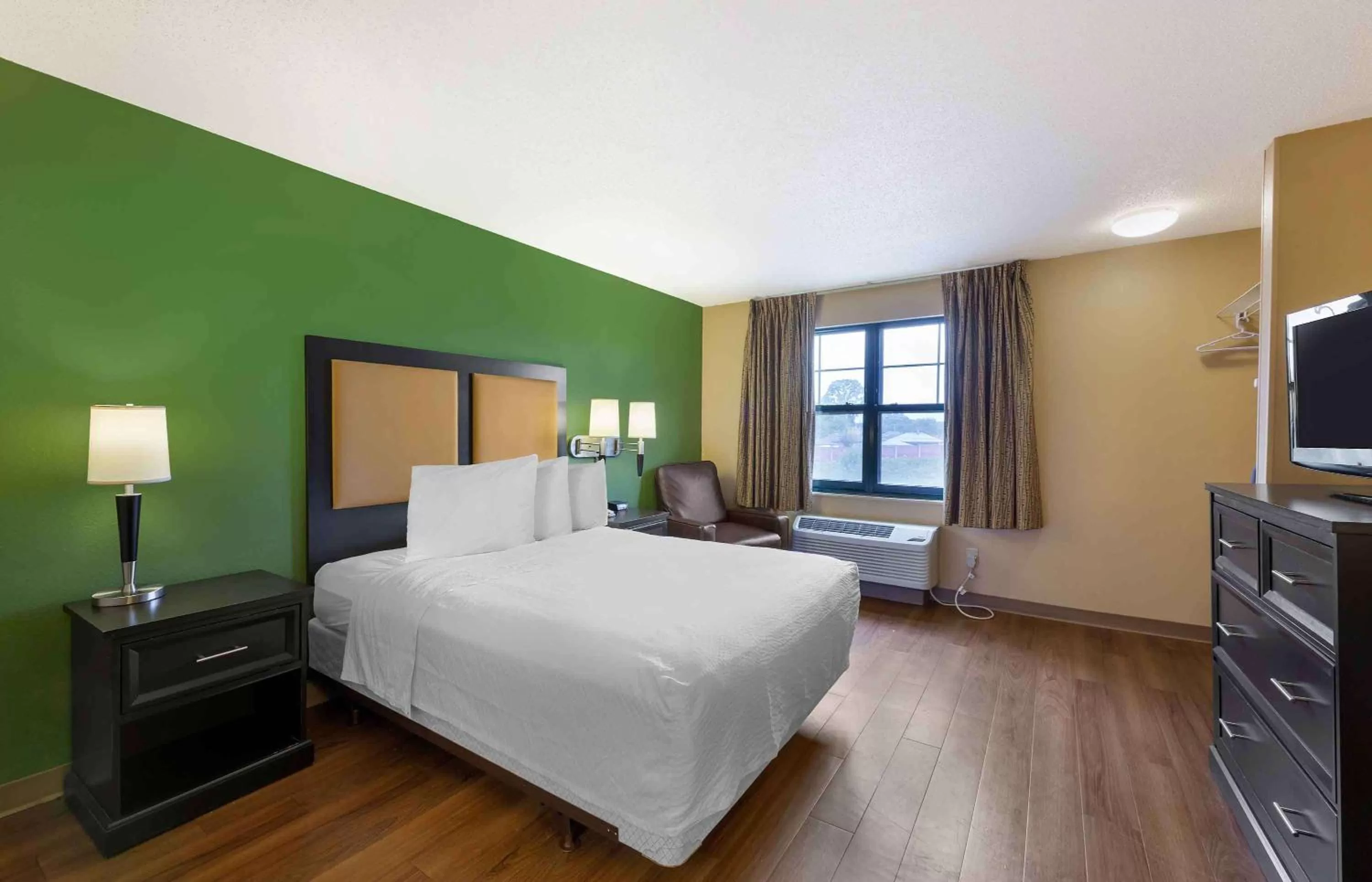 Queen studio with 1 Queen Bed - Disability Access/Non-Smoking in Extended Stay America Suites - Cleveland - Brooklyn