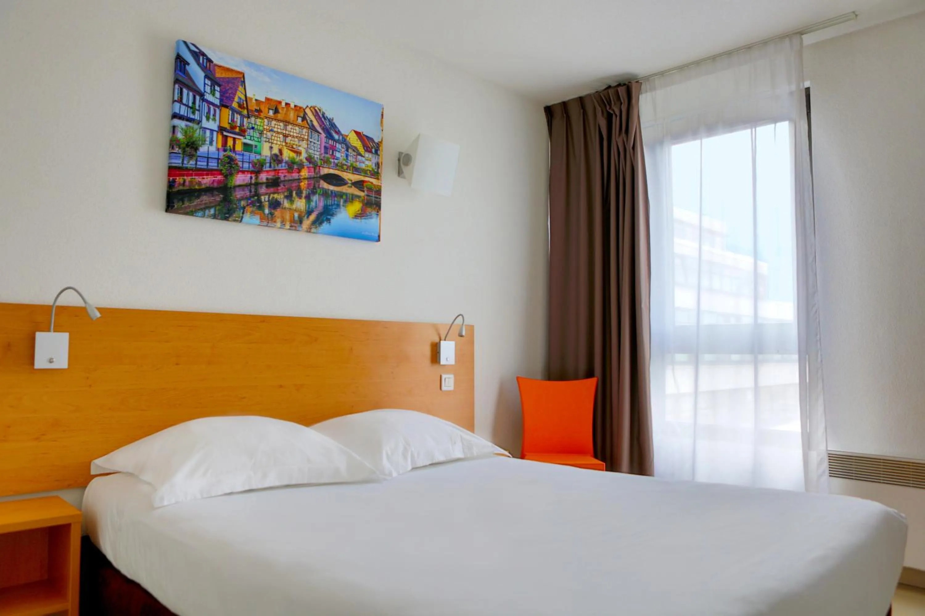 Double Bed Studio in Cerise Strasbourg