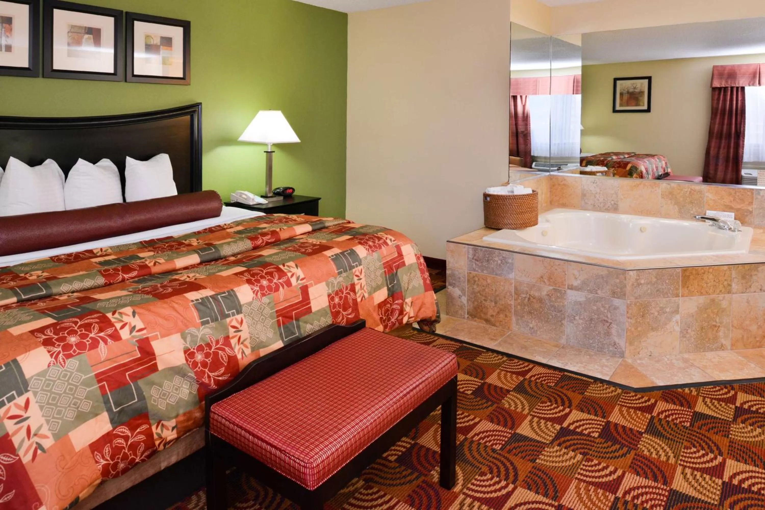 King Suite with Balcony - Non-Smoking in Best Western Canal Winchester Inn-Columbus South East