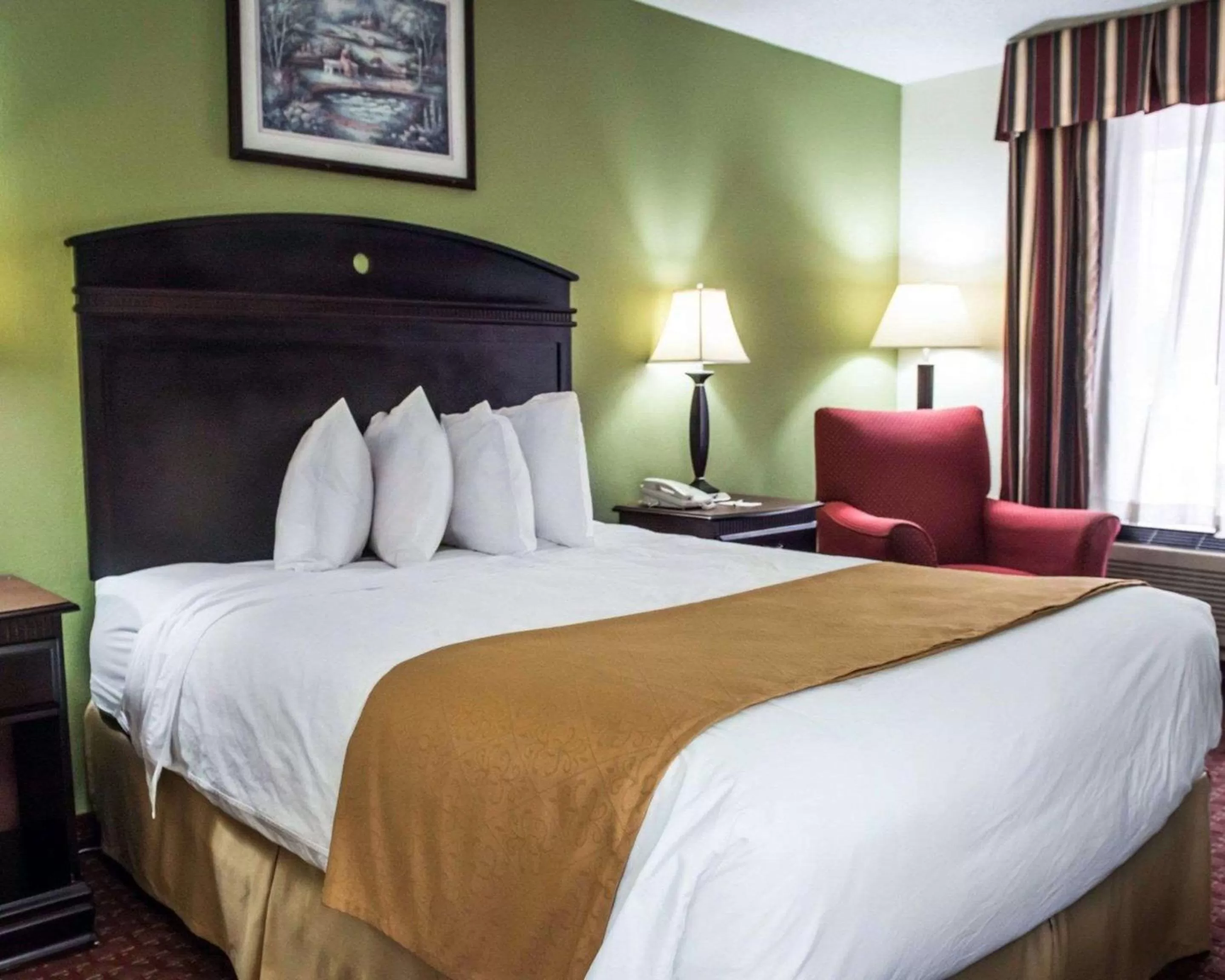 Queen Room - Accessible in Quality Inn Chipley I-10 at Exit 120
