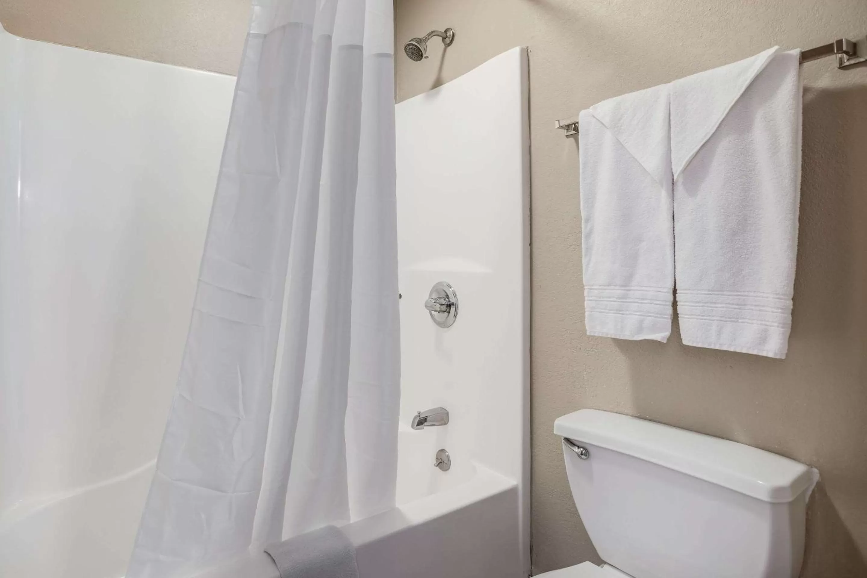 Queen Room - Accessible/Non Smoking in Quality Inn Calvert City - Paducah East