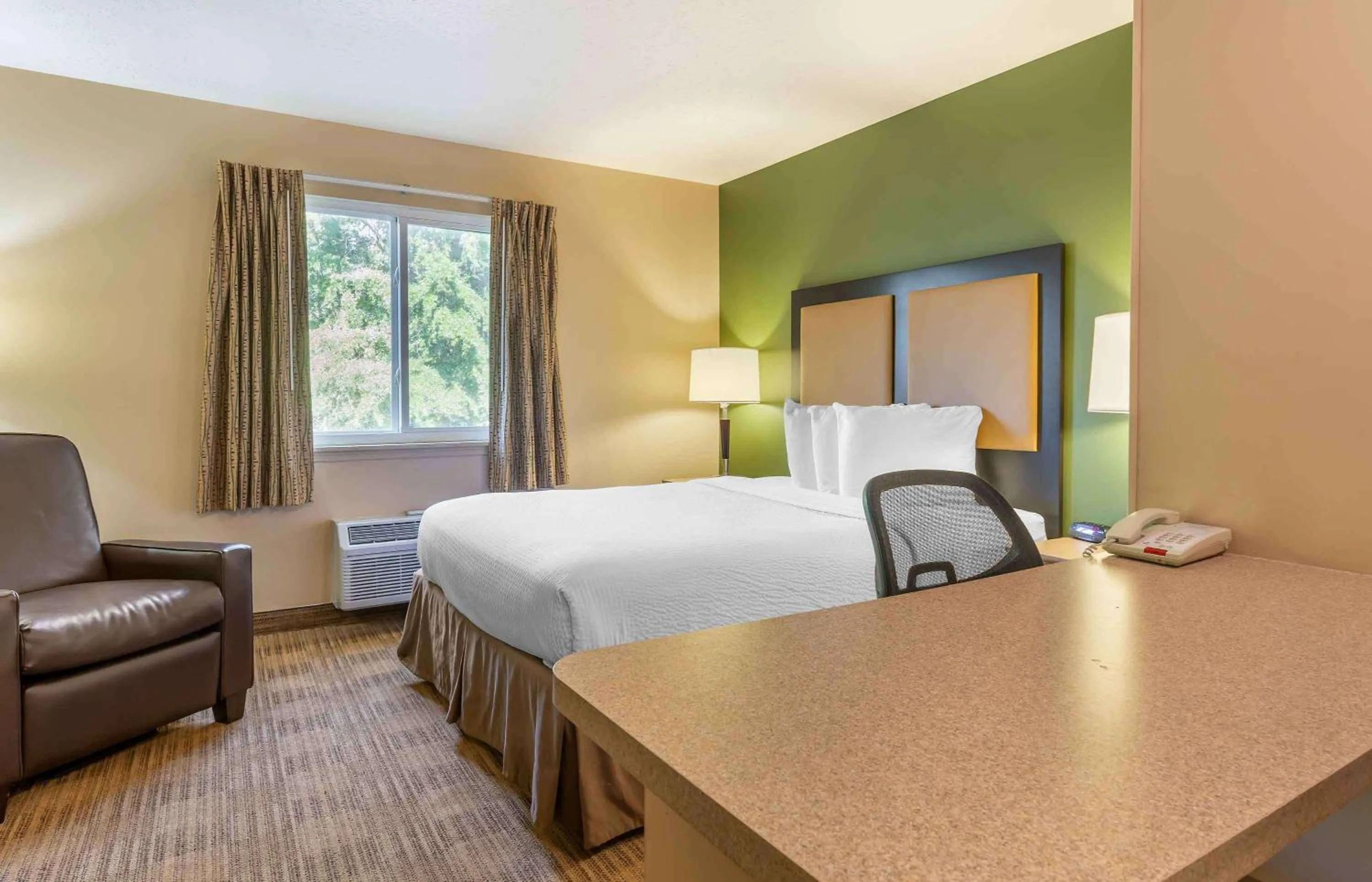 Queen Studio - Non-Smoking in Extended Stay America Select Suites - Charlotte - Tyvola Rd - Executive Park