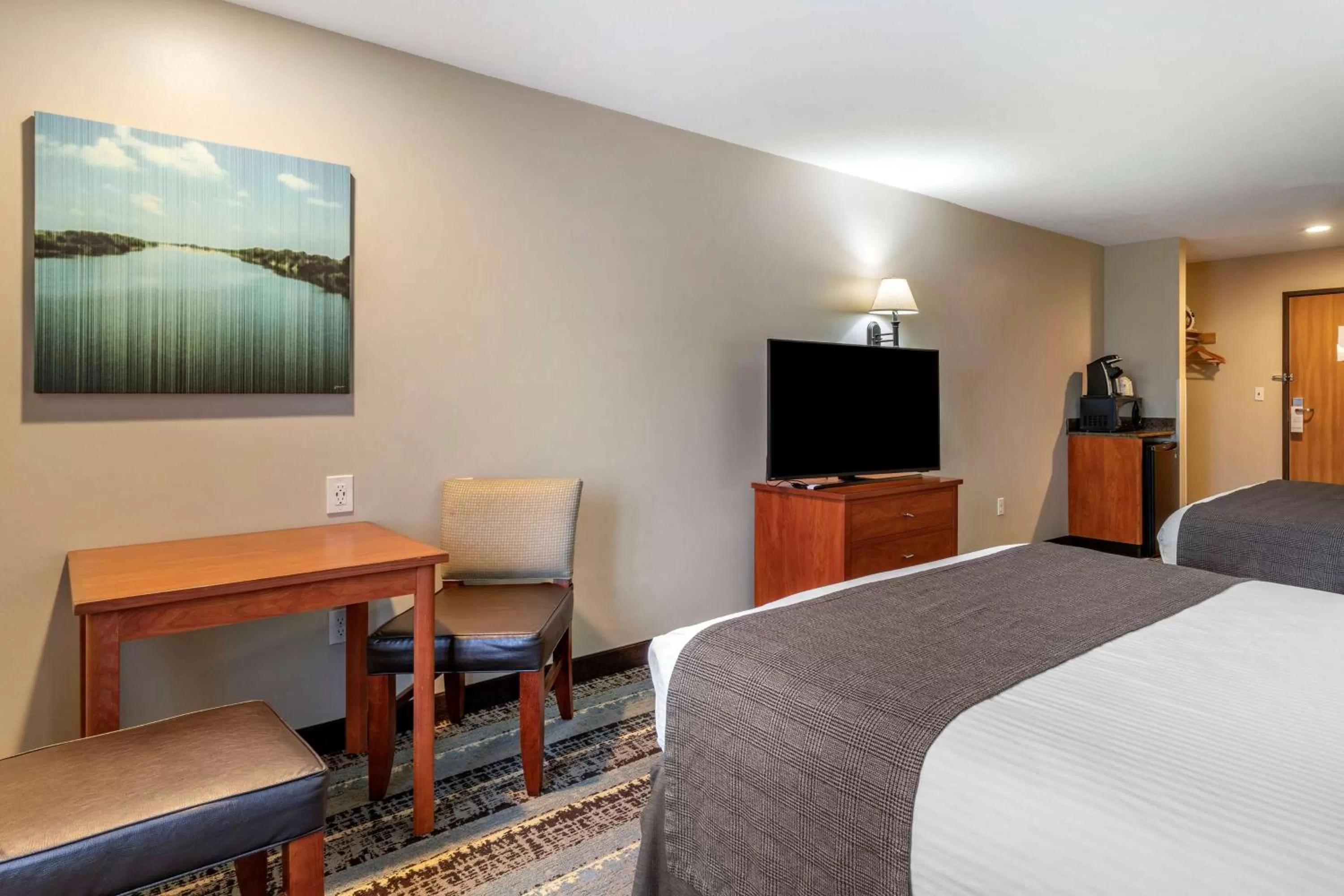King Room - Pet-Friendly in Best Western Newberg Inn