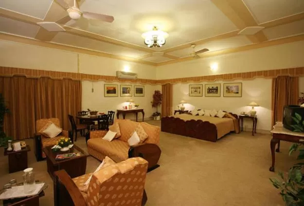 Art Deco Suite in Karni Bhawan Palace - Heritageby HRH Group of Hotels