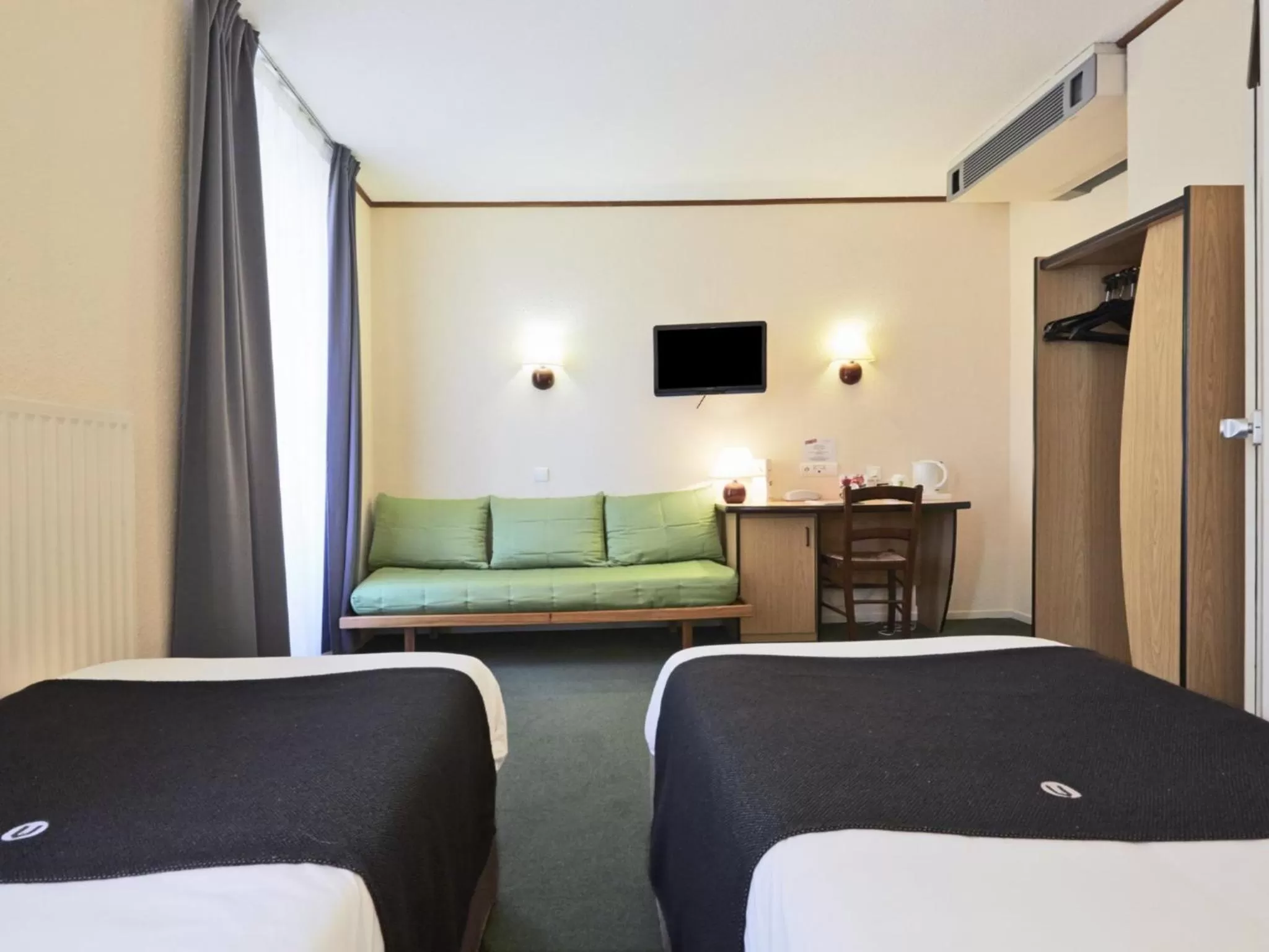 Superior Twin Room in Campanile Dijon Centre - Gare