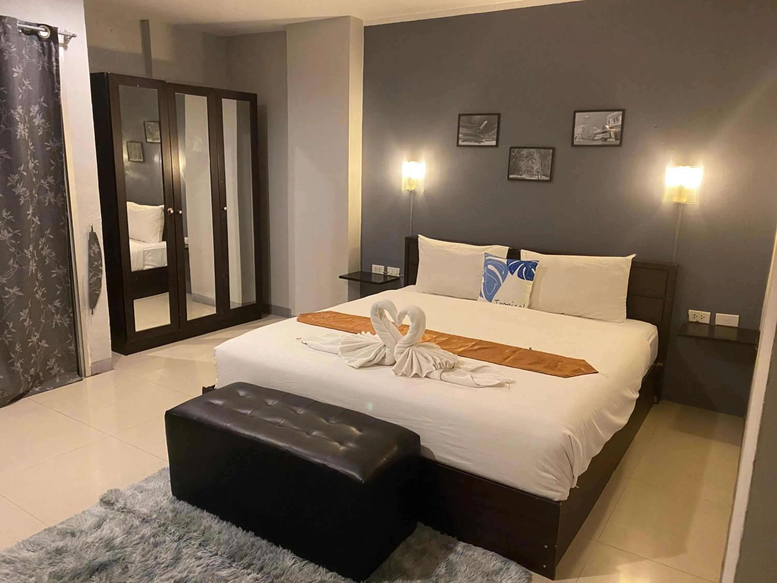 Classic Double Room with Balcony in Holiday Home Patong