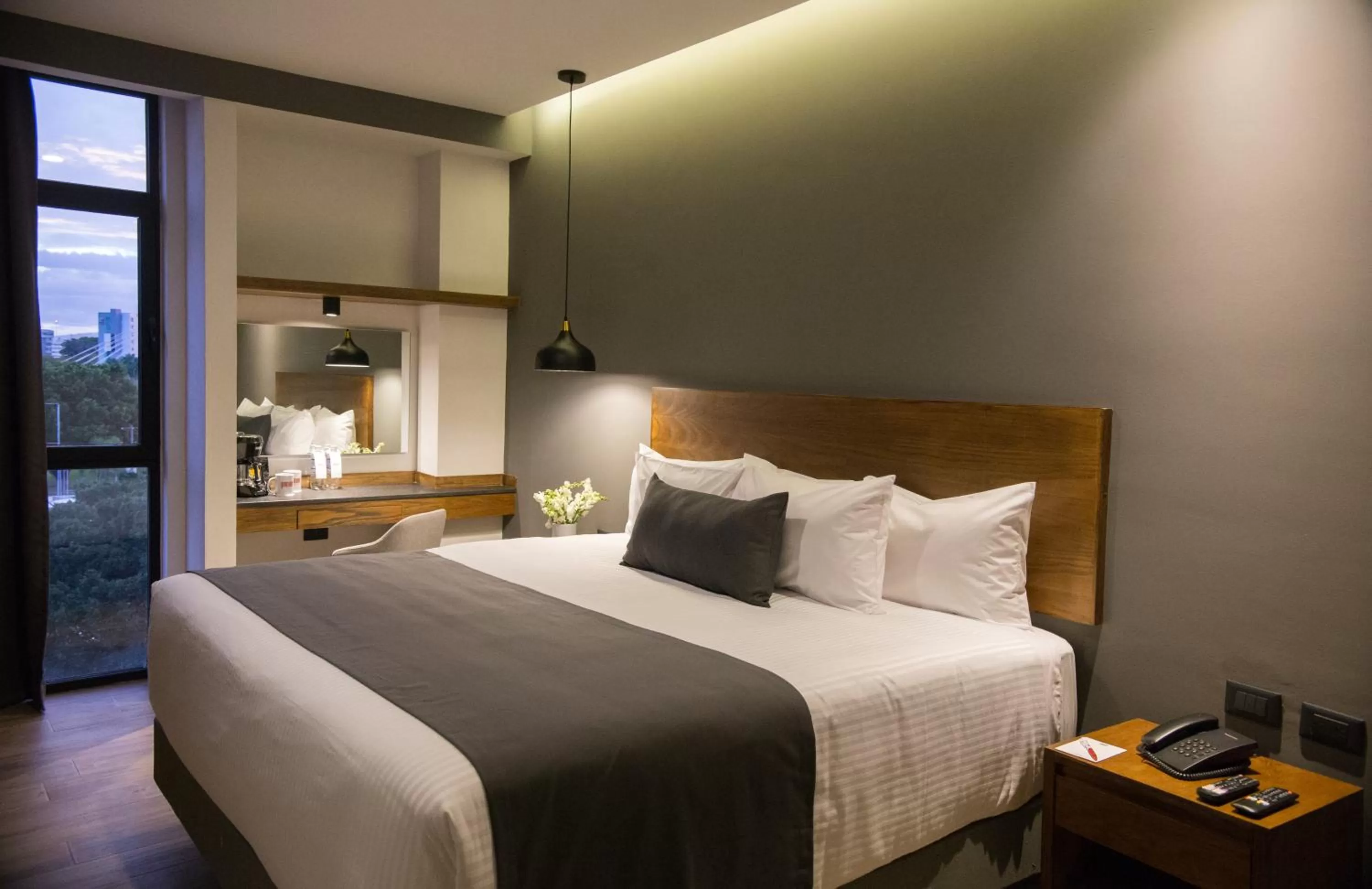 Superior King Room in Gumont Guadalajara López Mateos - Minerva