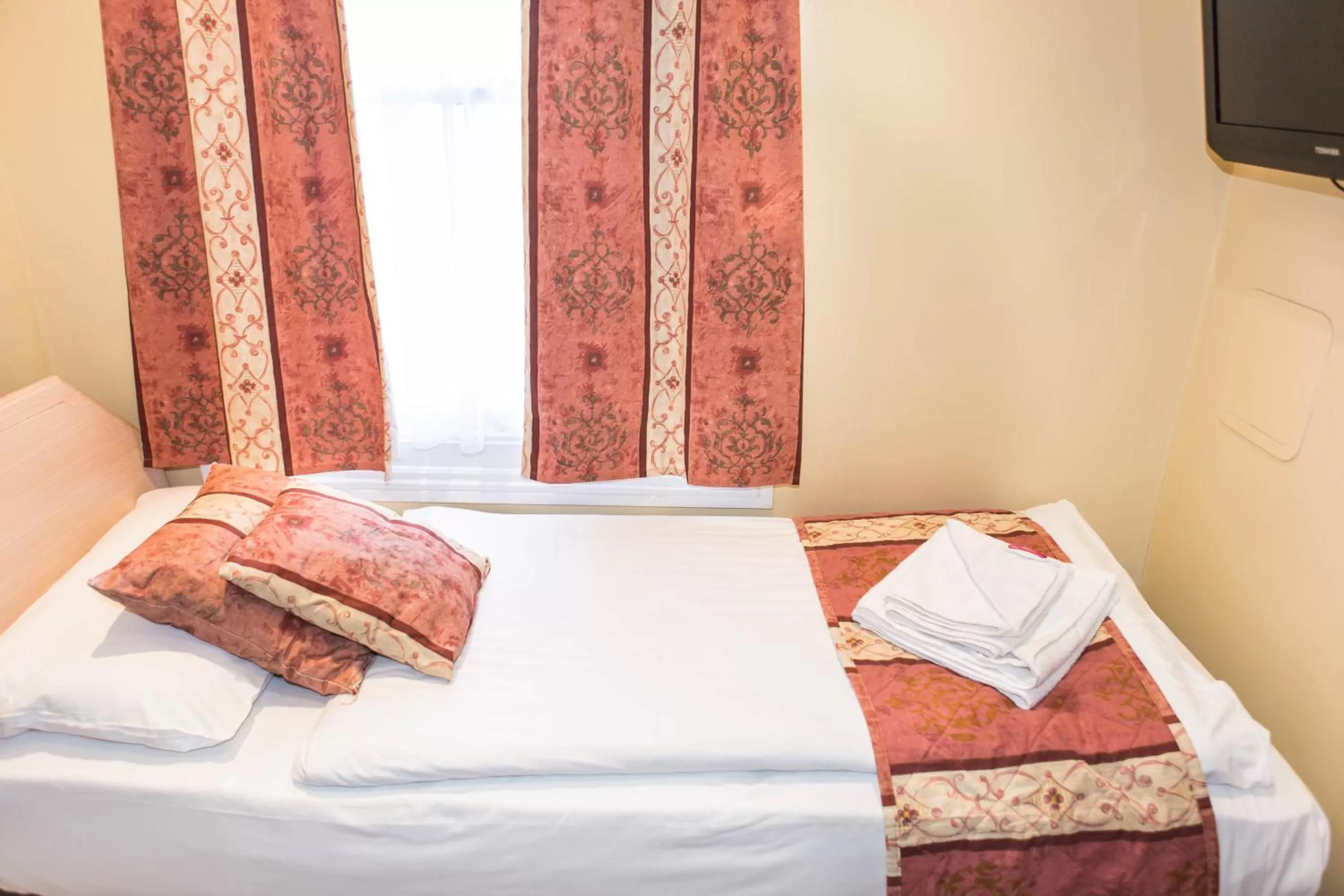 Economy Single Room in Shakespeare Hotel