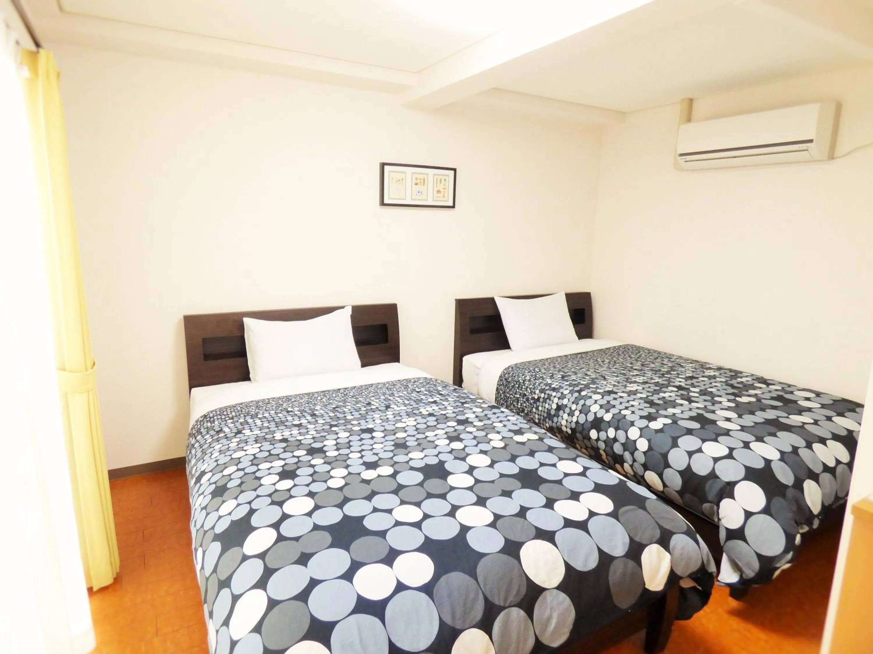 Deluxe Twin Room with Sofa bed in Kyoto Uraraka Guest House