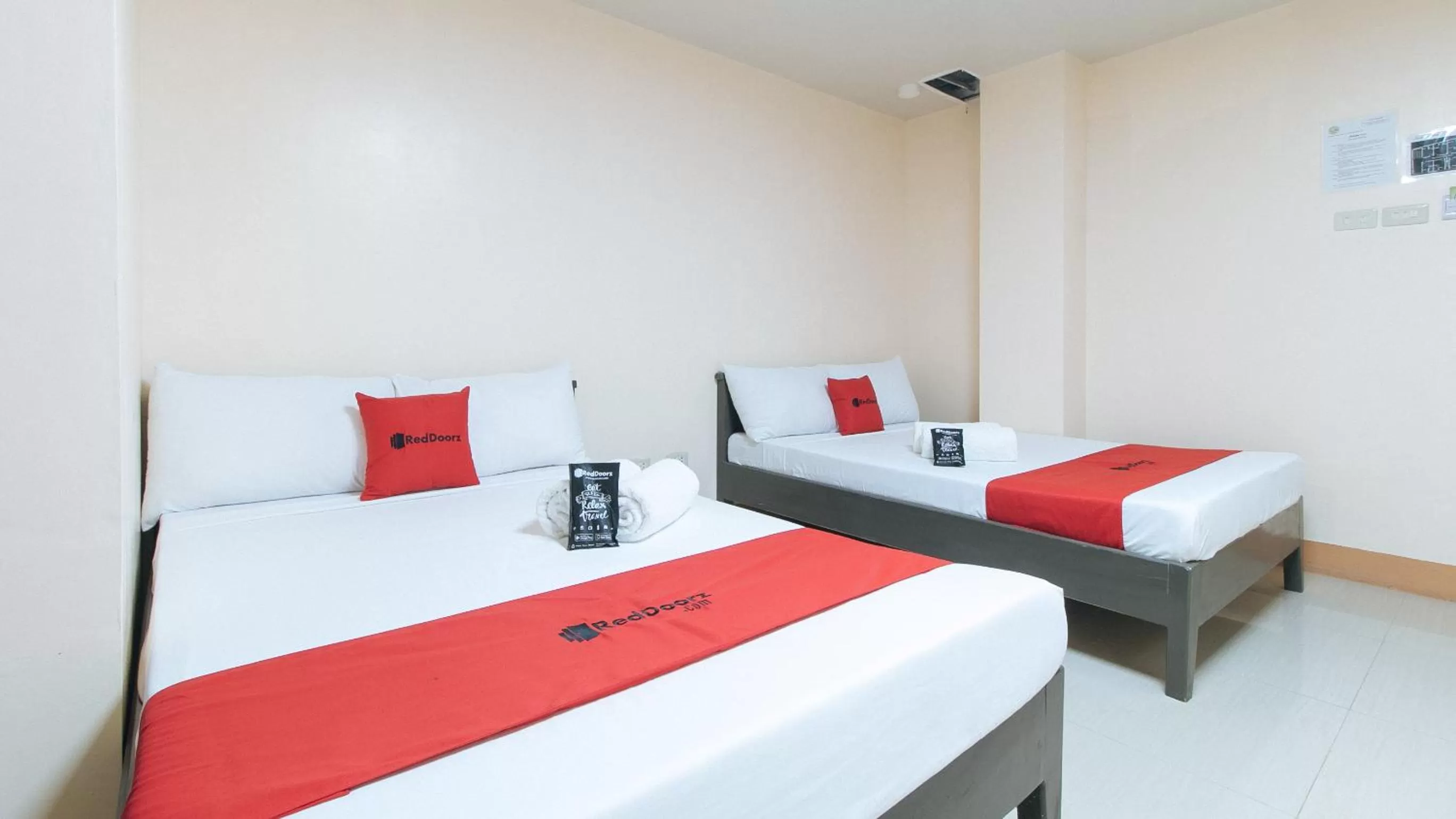 RedDoorz at Isabelita Hotel Tuguegarao City