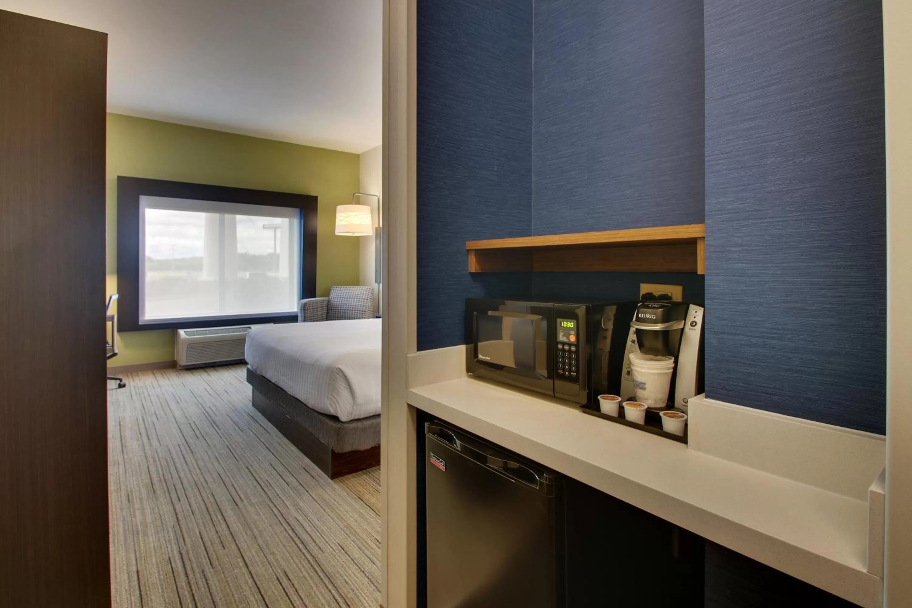 King Room - Mobility Access/Roll in Shower - Non-Smoking in Holiday Inn Express Hotel & Suites Morris by IHG